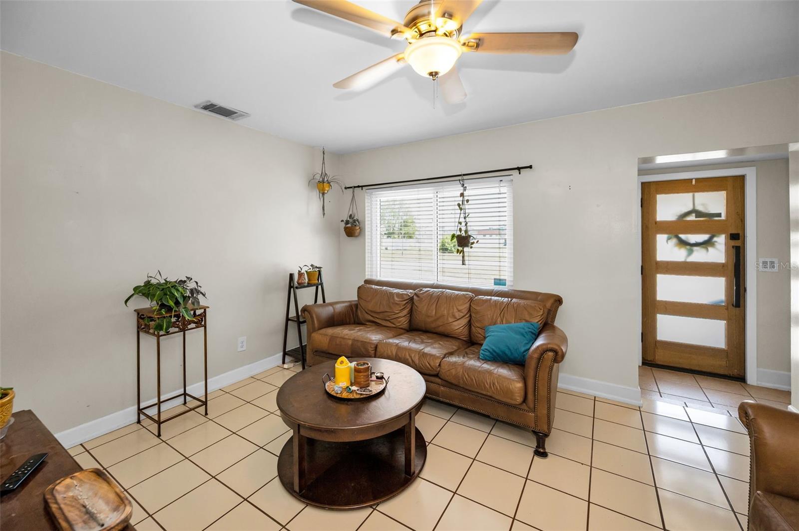 Image 4 of 35 For 1101 Essex Drive N