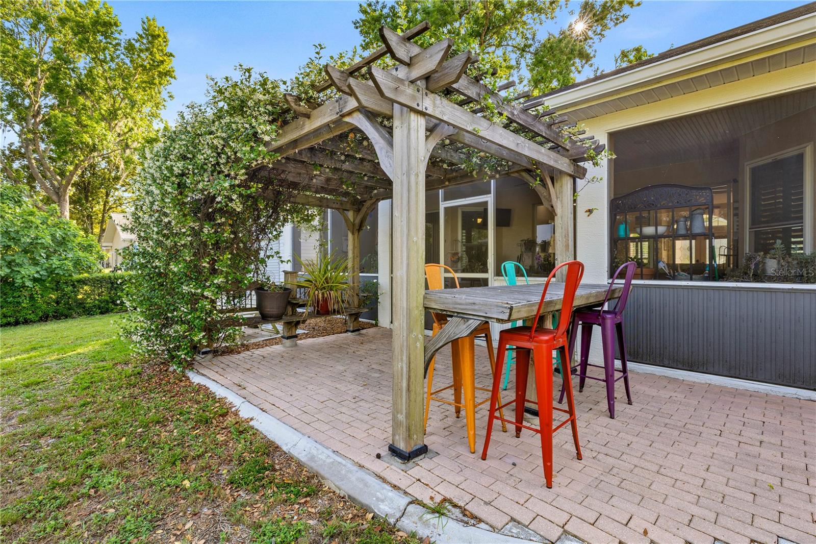 Listing photo id 17 for 5296 Slater Road