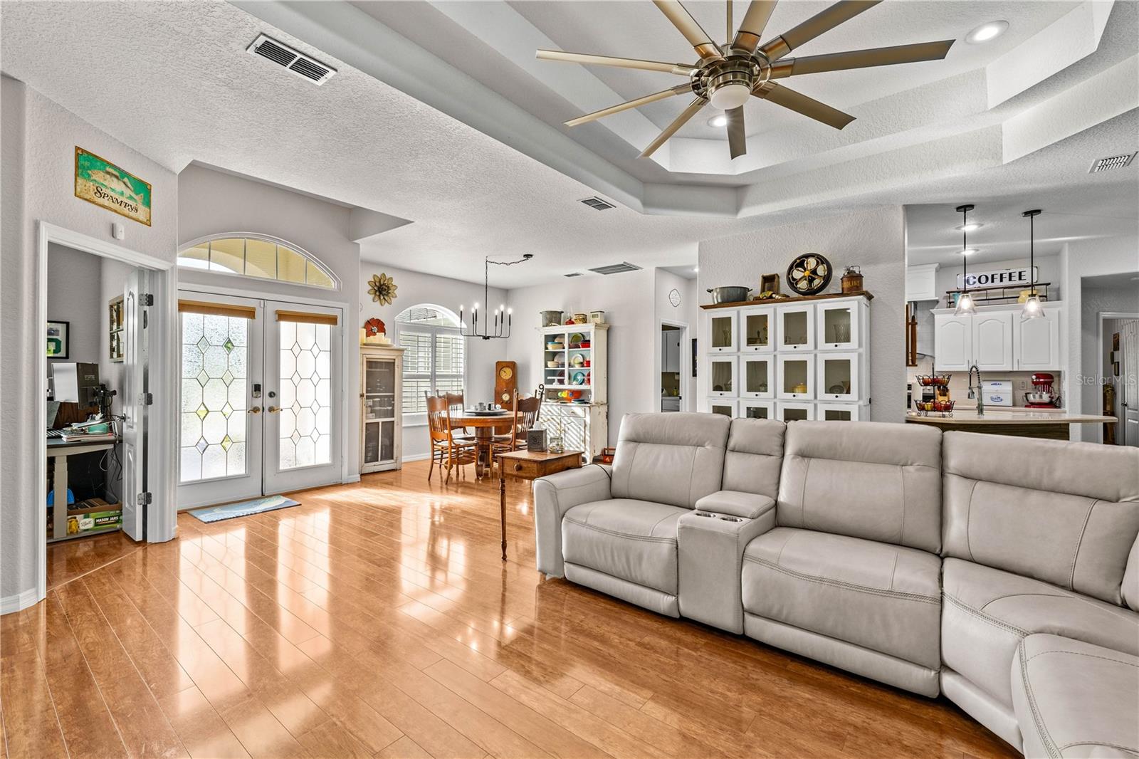 Listing photo id 2 for 5296 Slater Road