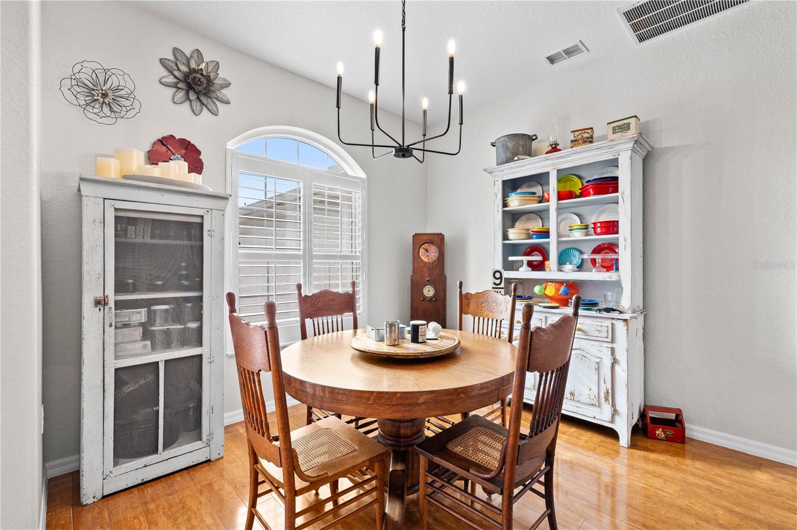 Listing photo id 4 for 5296 Slater Road