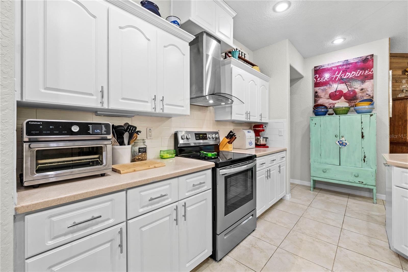 Listing photo id 5 for 5296 Slater Road