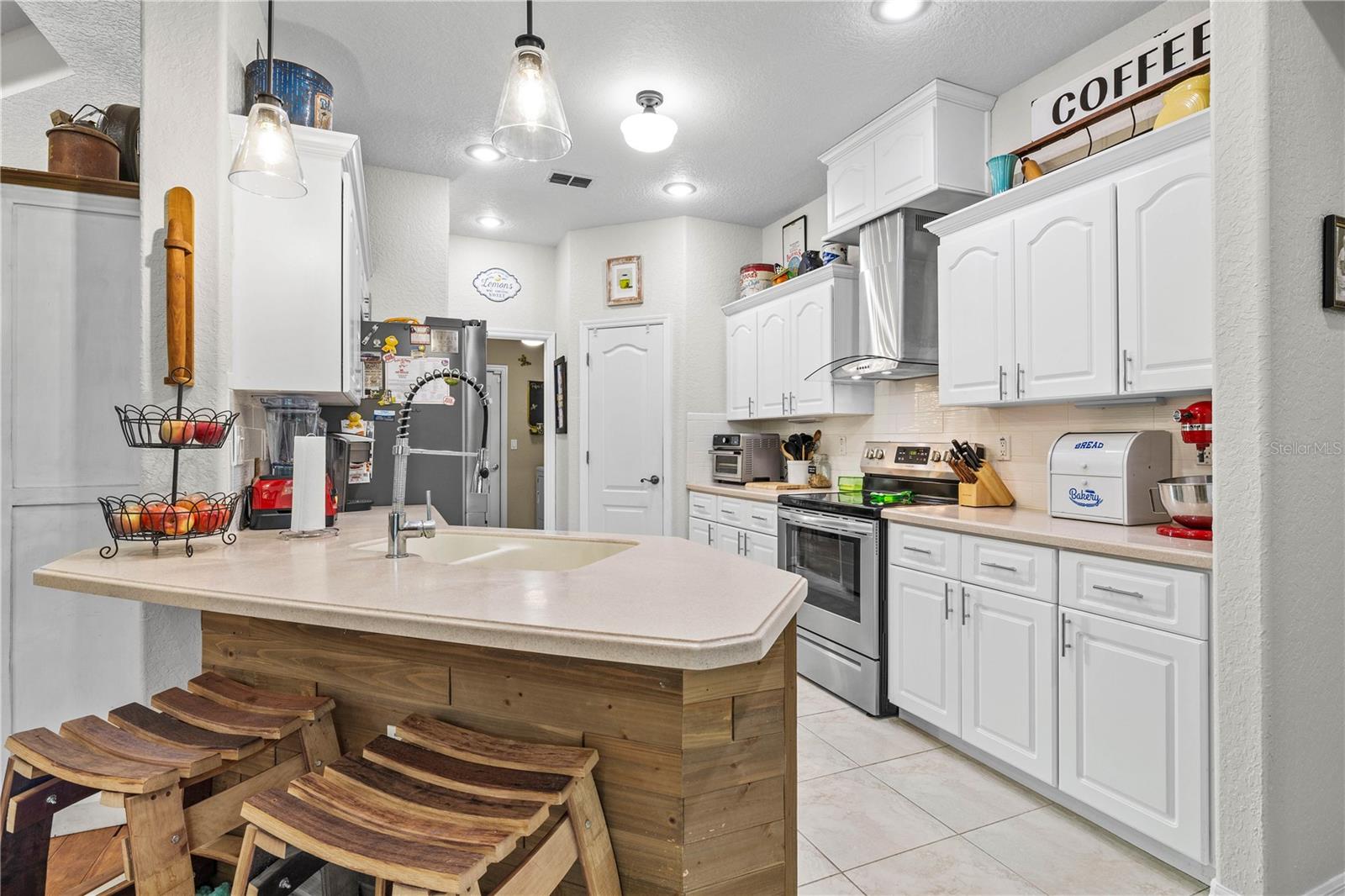 Listing photo id 6 for 5296 Slater Road