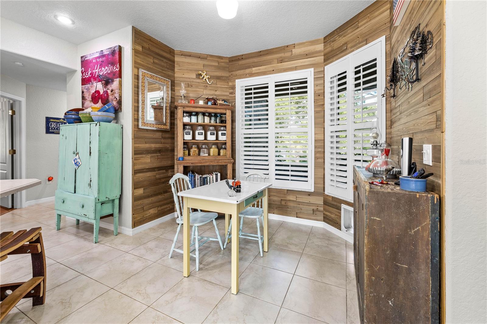 Listing photo id 7 for 5296 Slater Road