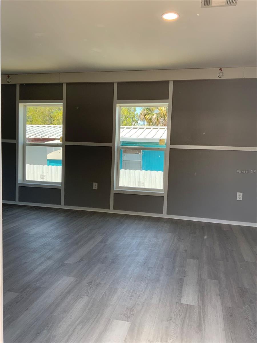Image 7 of 25 For 11351 Edison Avenue