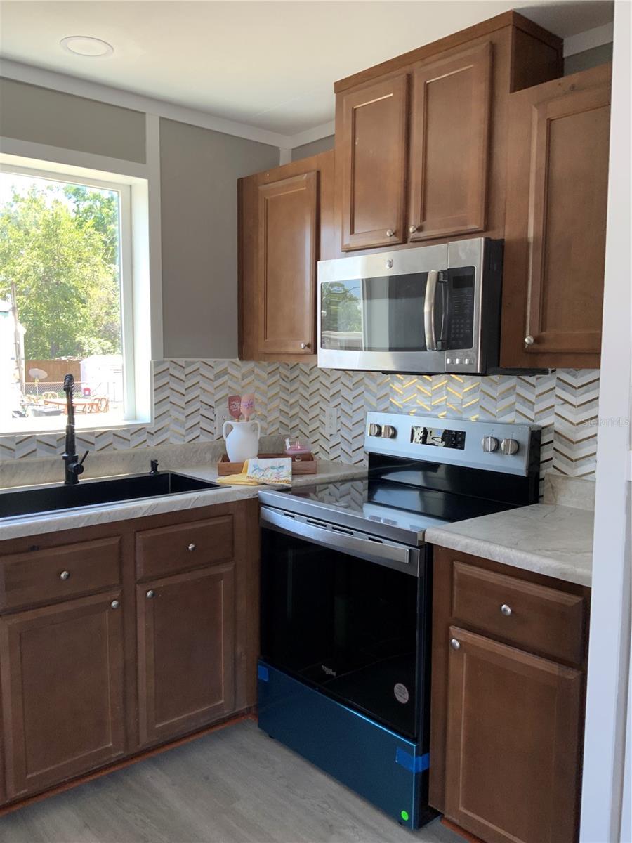 Image 8 of 25 For 11351 Edison Avenue
