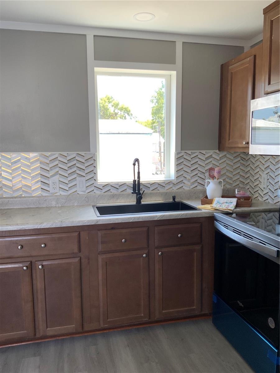 Image 9 of 25 For 11351 Edison Avenue