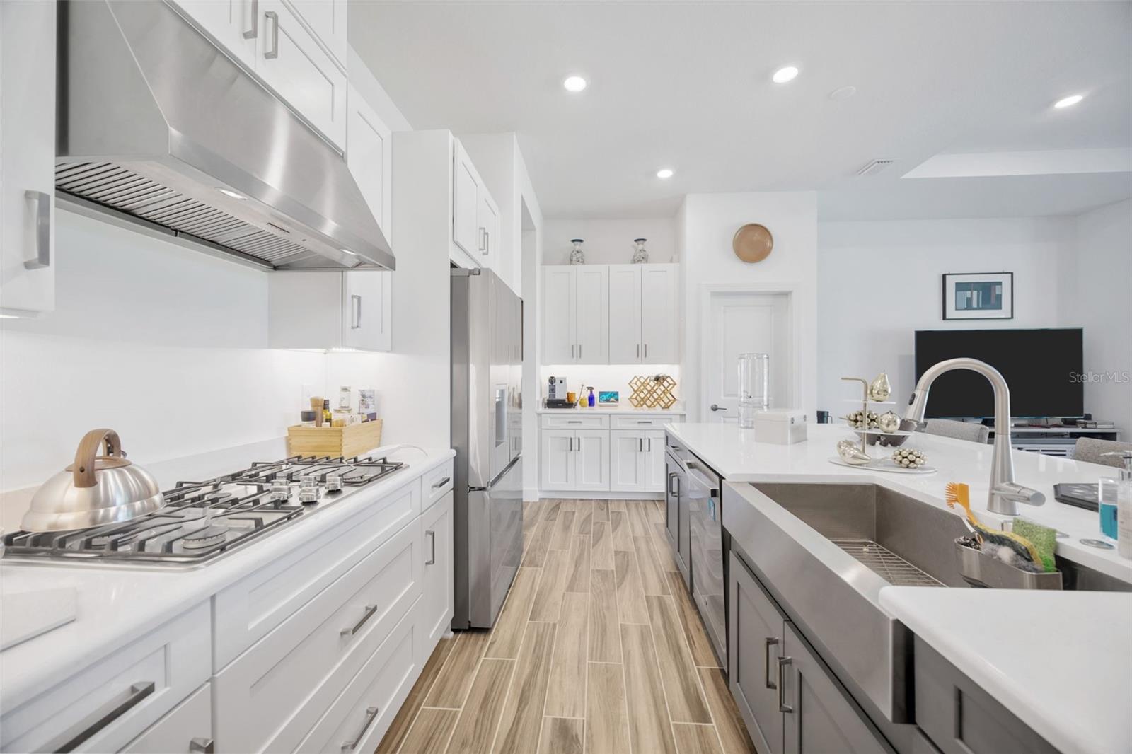 Listing photo id 12 for 4831 Rosatti Road