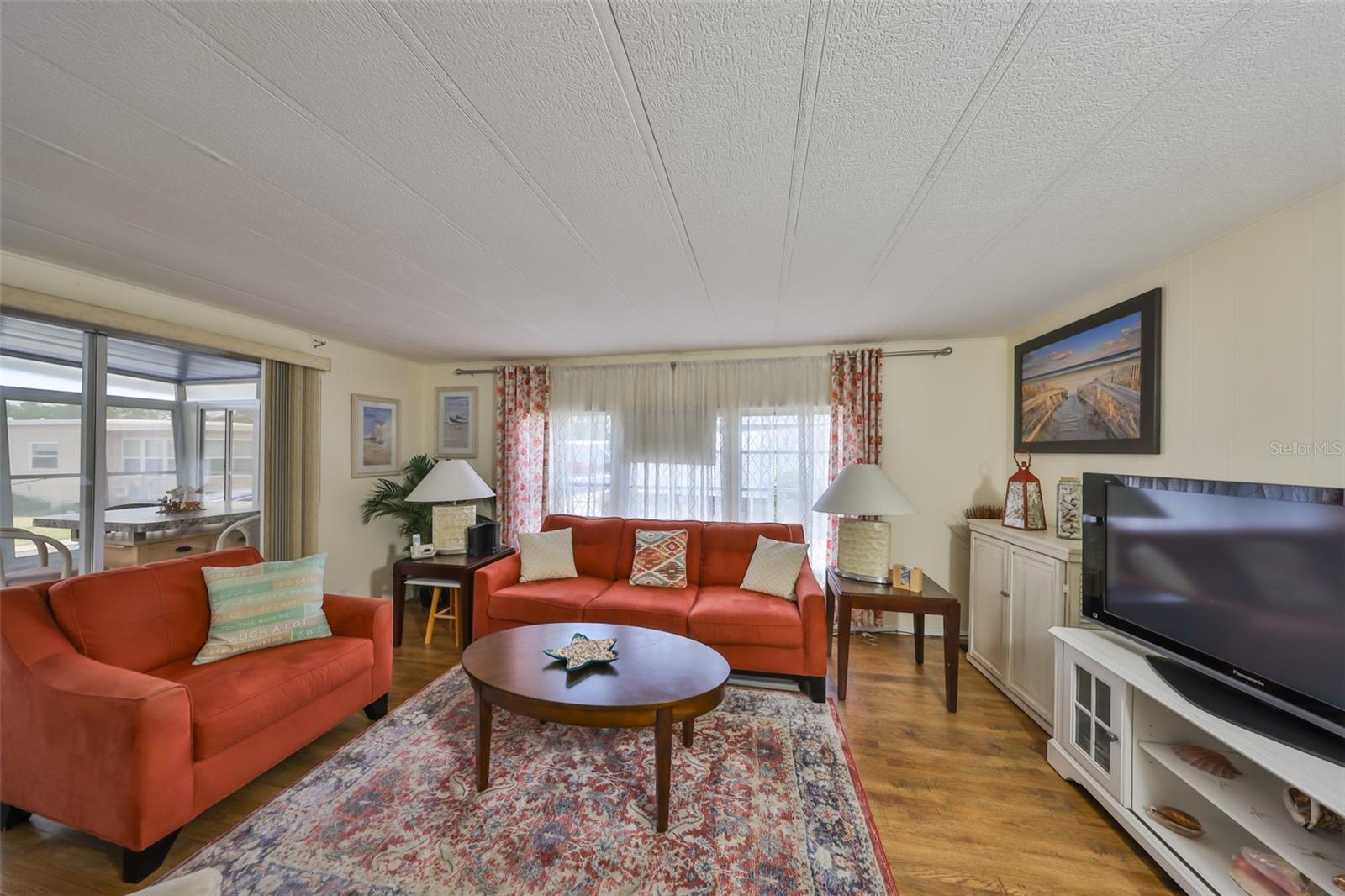 Image 10 of 32 For 23 Pindo Palm Street E