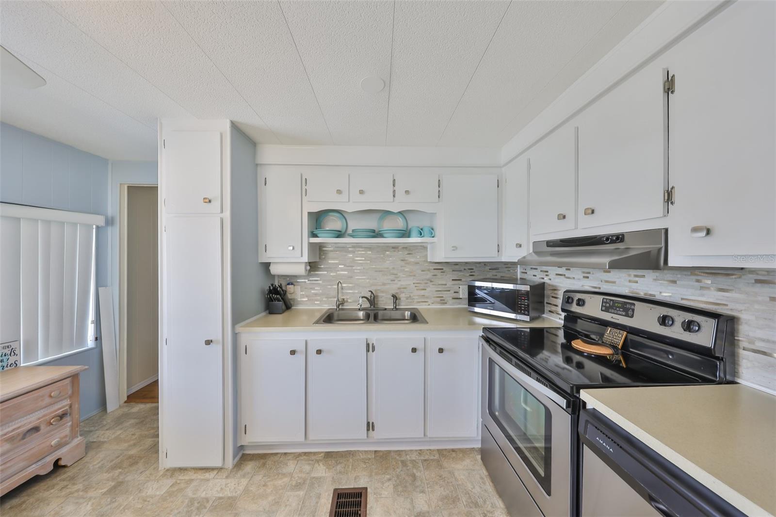 Image 4 of 32 For 23 Pindo Palm Street E
