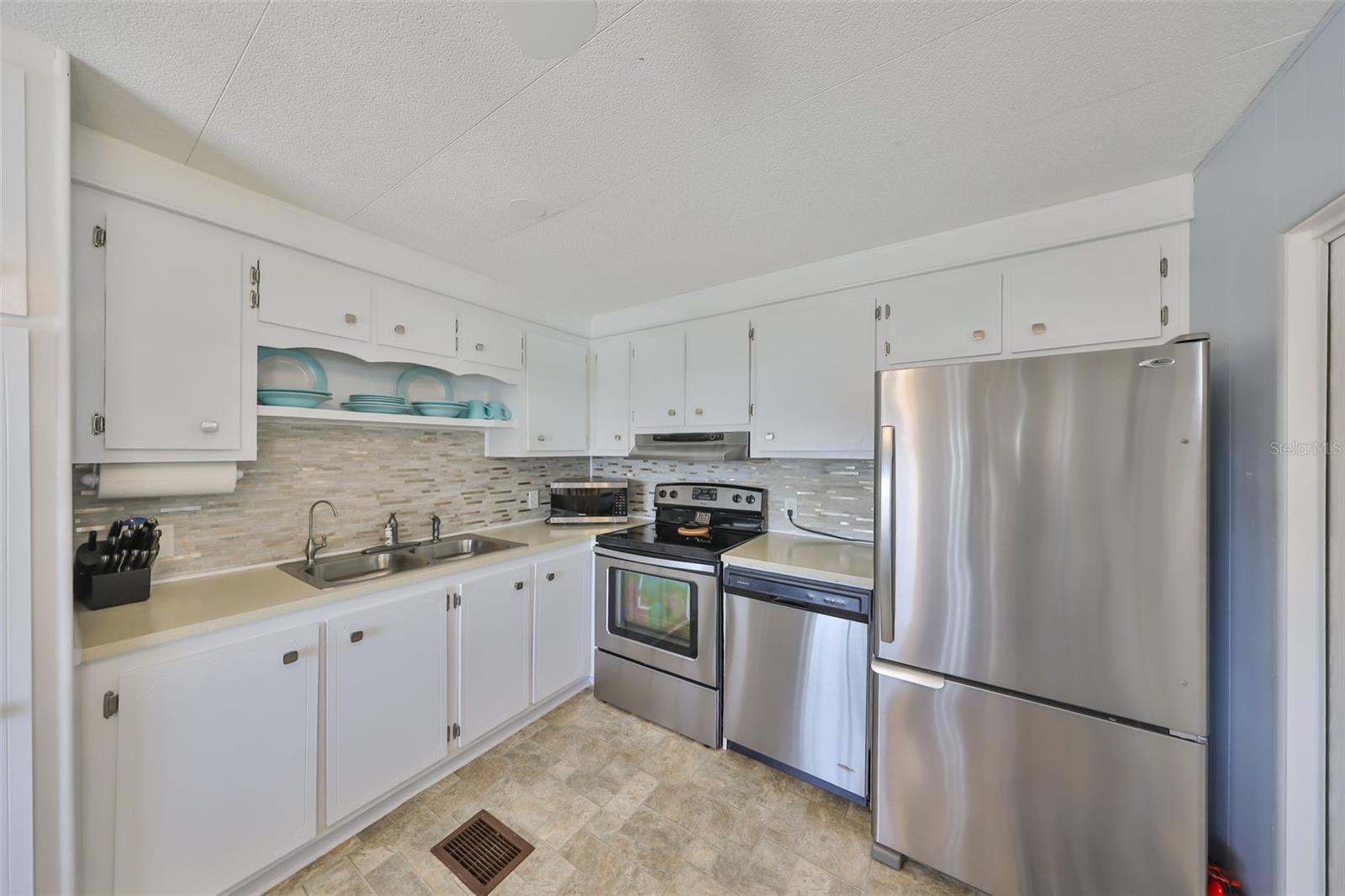 Image 5 of 32 For 23 Pindo Palm Street E