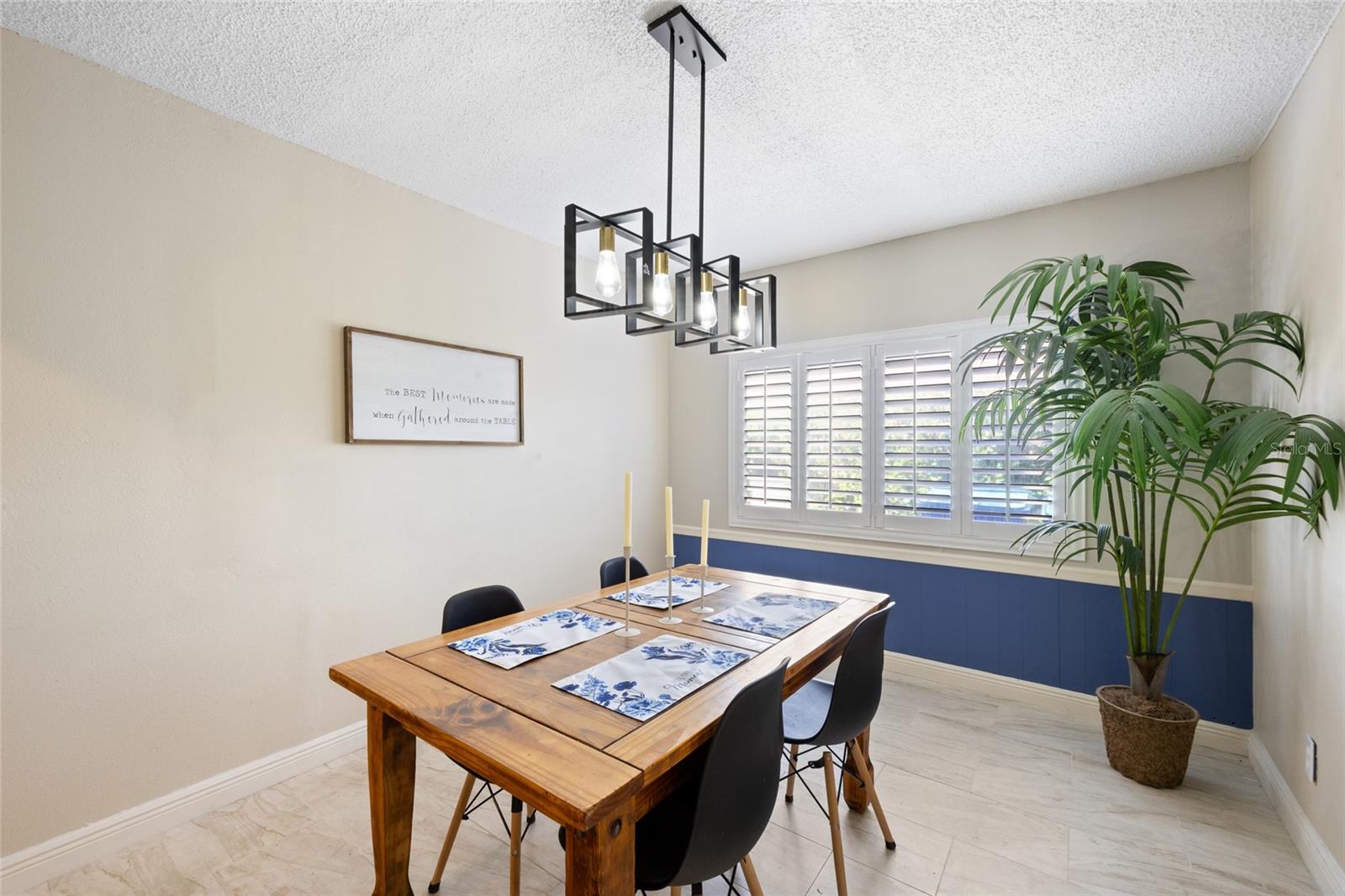 Image 12 of 51 For 916 Shangri La Drive