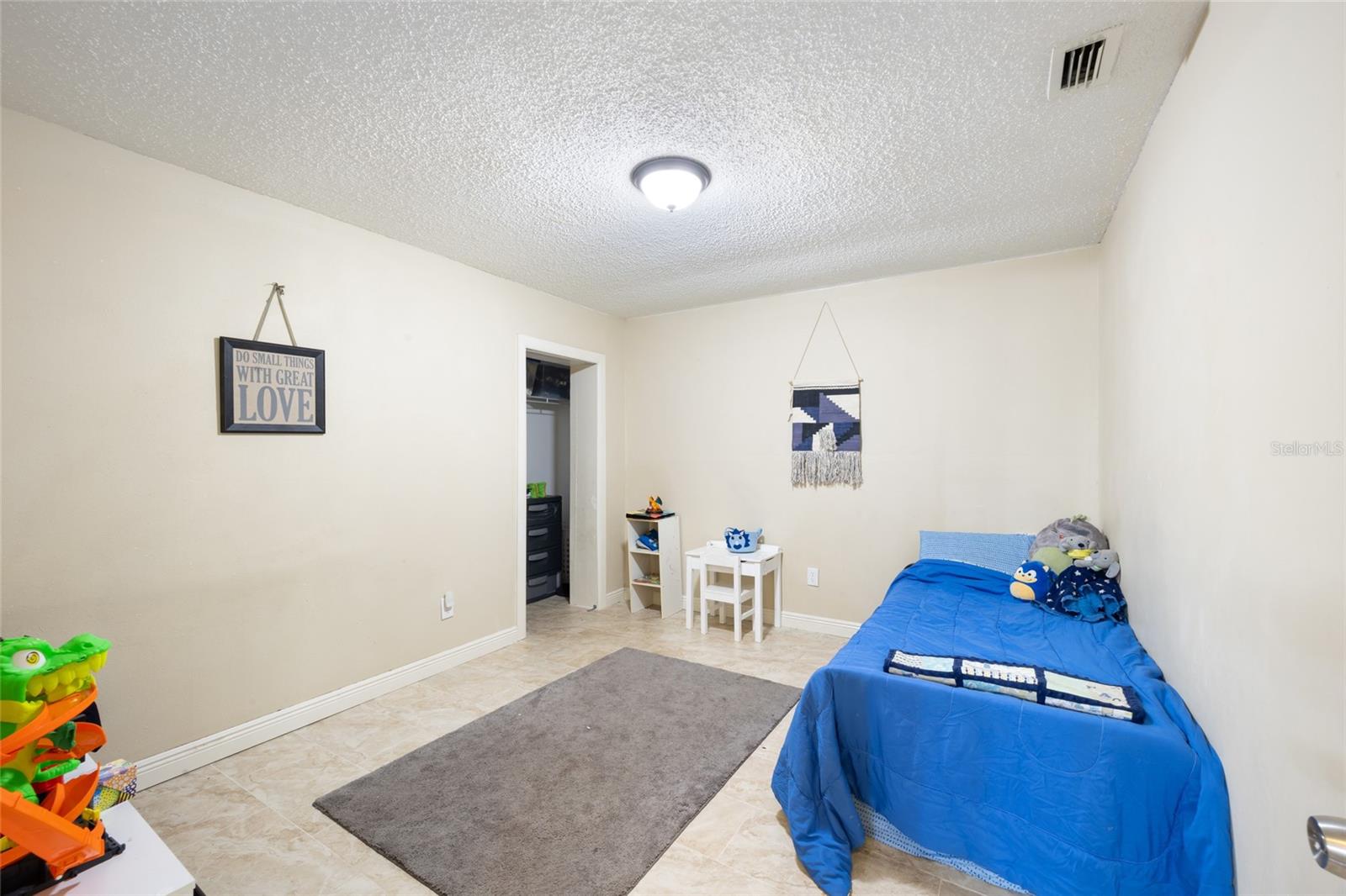 Image 19 of 51 For 916 Shangri La Drive