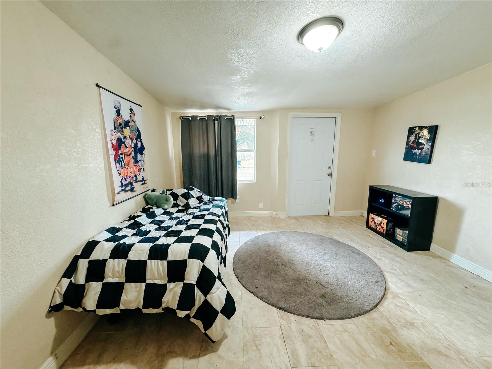 Image 21 of 51 For 916 Shangri La Drive