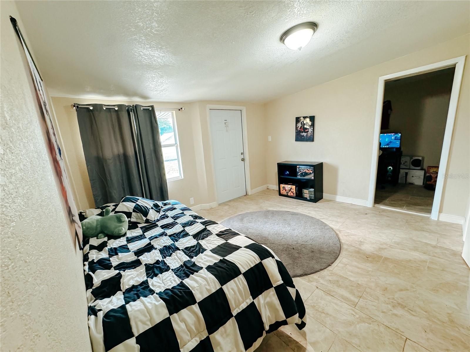 Image 22 of 51 For 916 Shangri La Drive