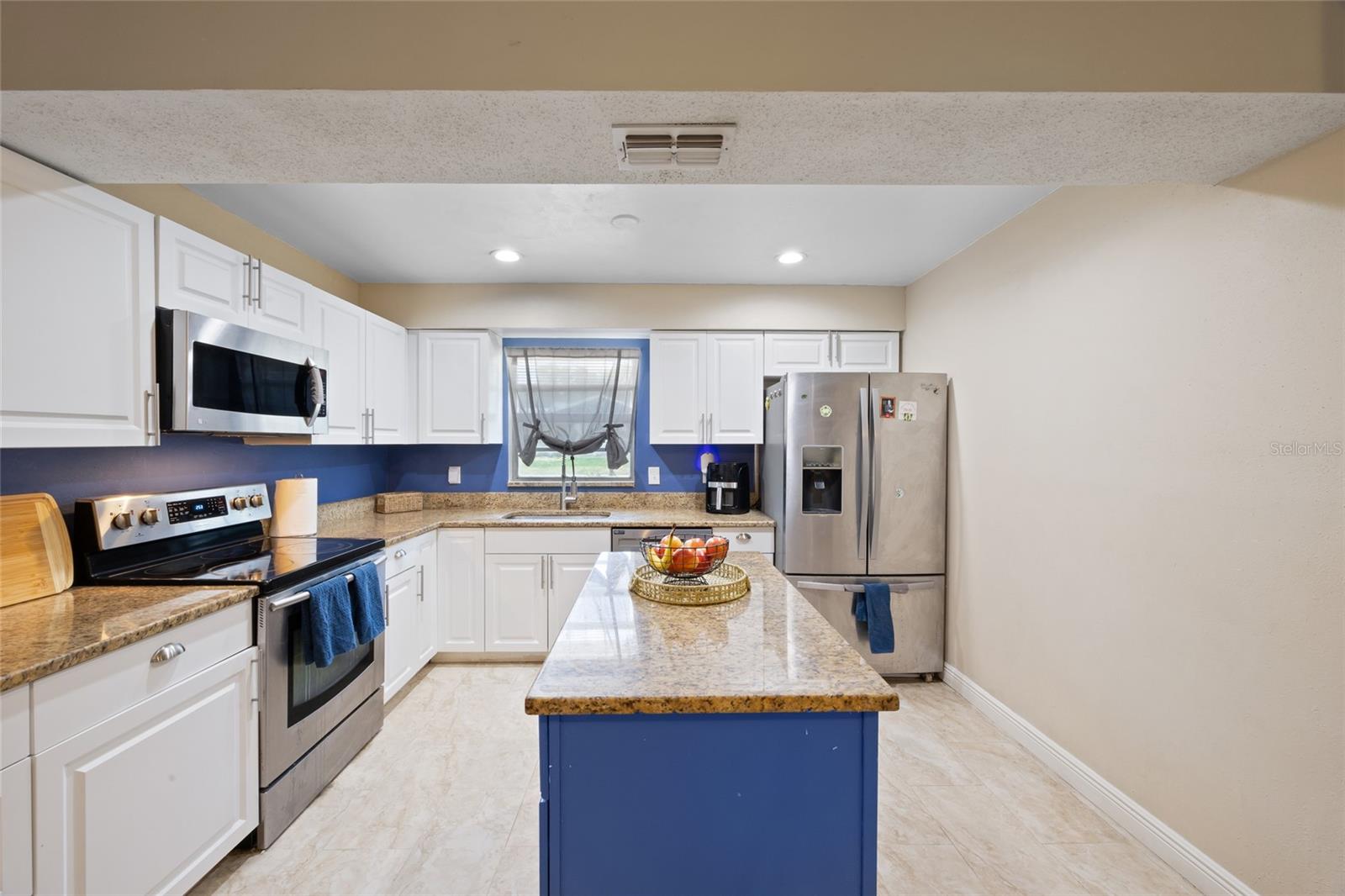 Image 7 of 51 For 916 Shangri La Drive