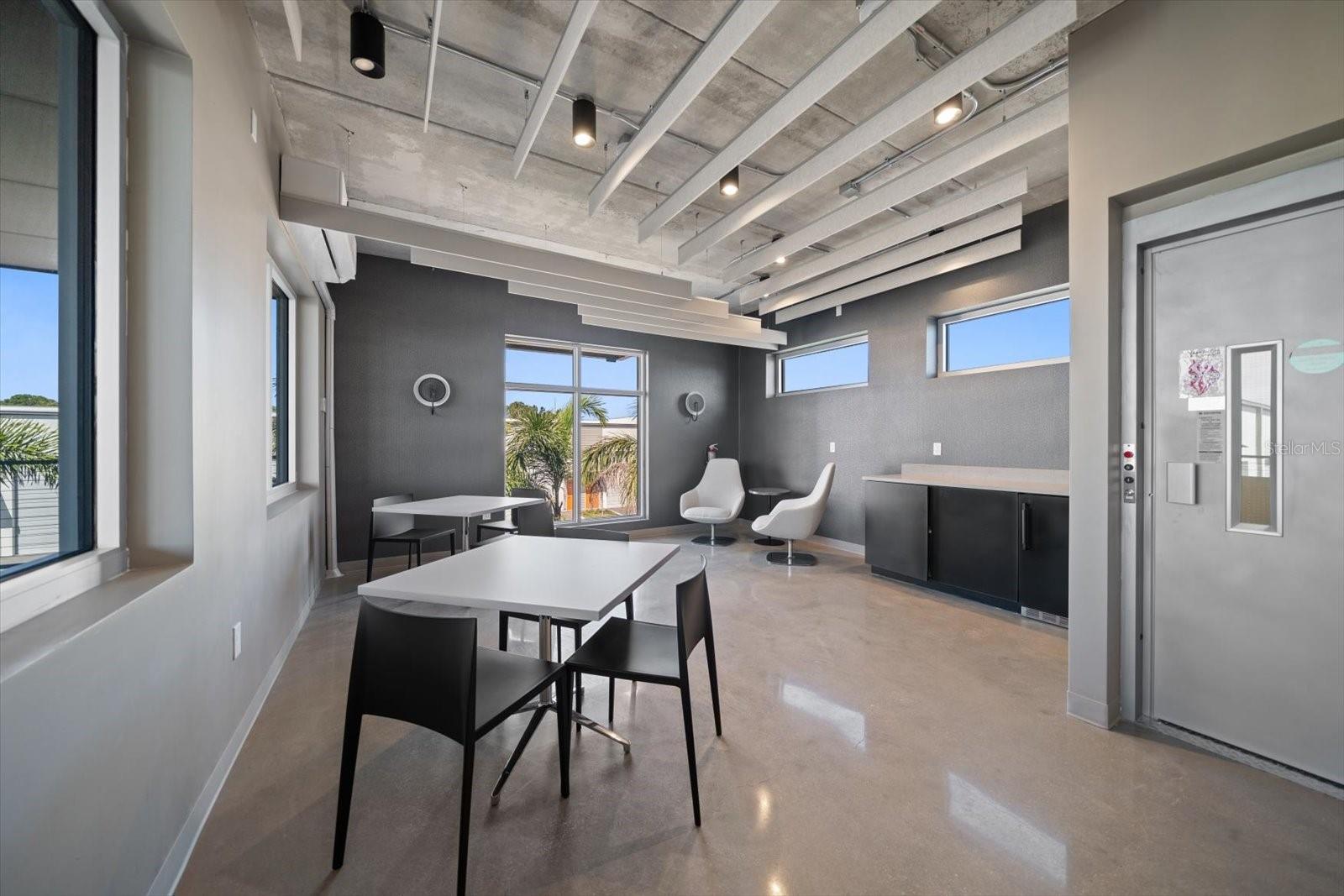 Image 20 of 24 For 2051 Gandy Boulevard N 304