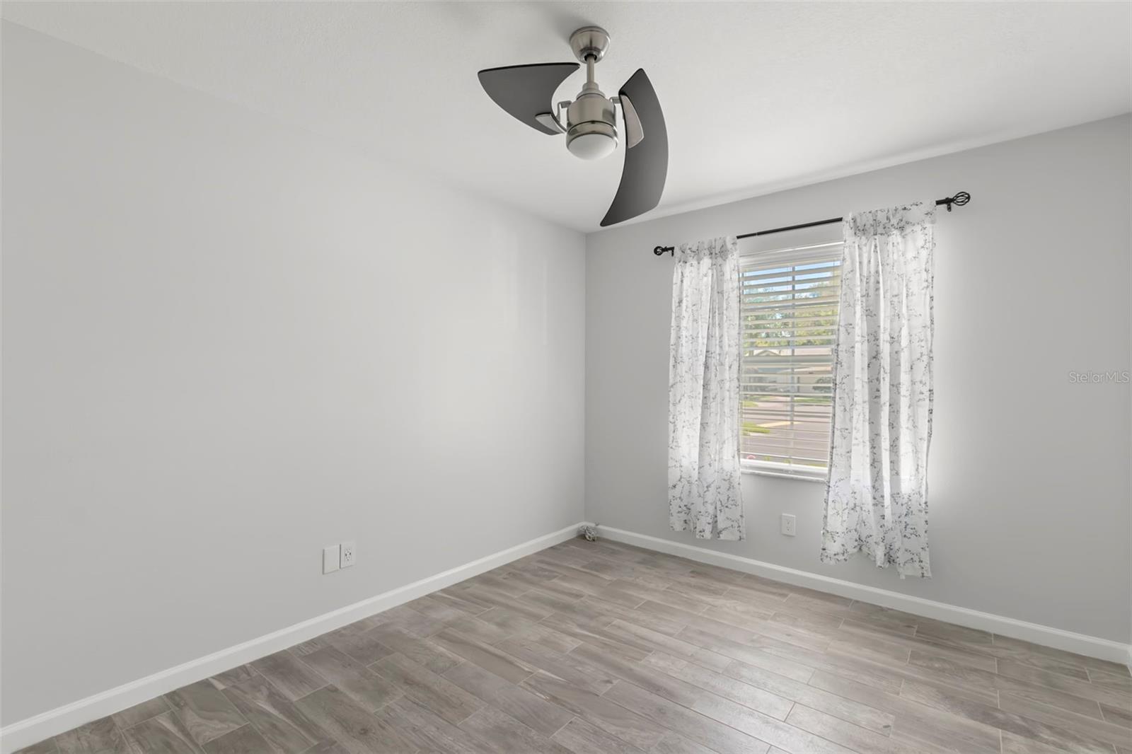 Image 20 of 29 For 1463 Brier Court