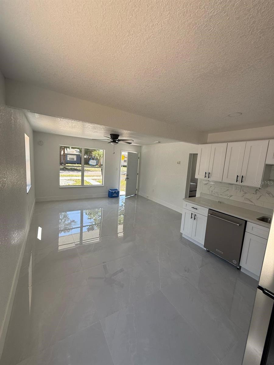 Image 2 of 5 For 427 40th Avenue S