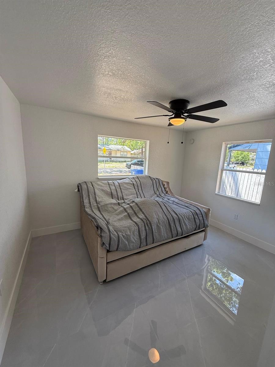 Image 3 of 5 For 427 40th Avenue S
