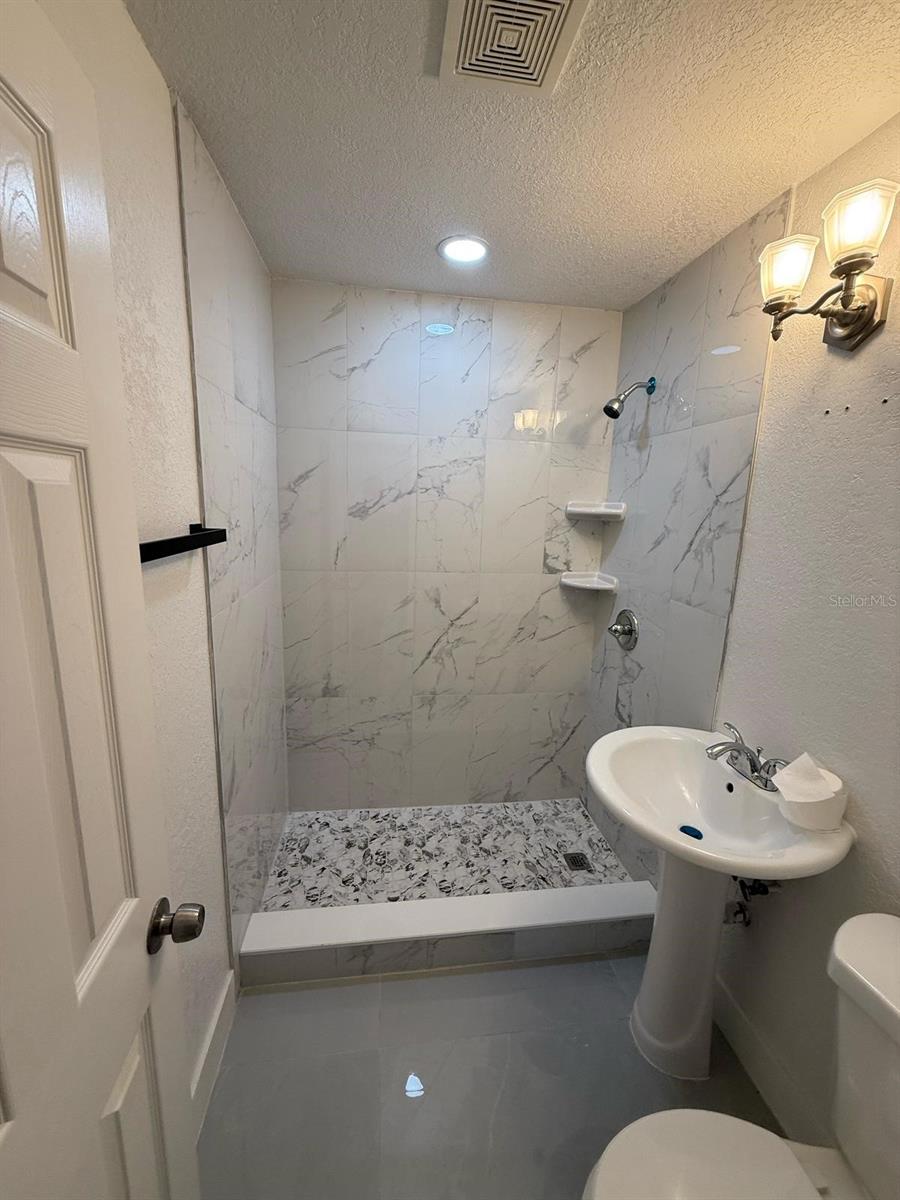 Image 4 of 5 For 427 40th Avenue S