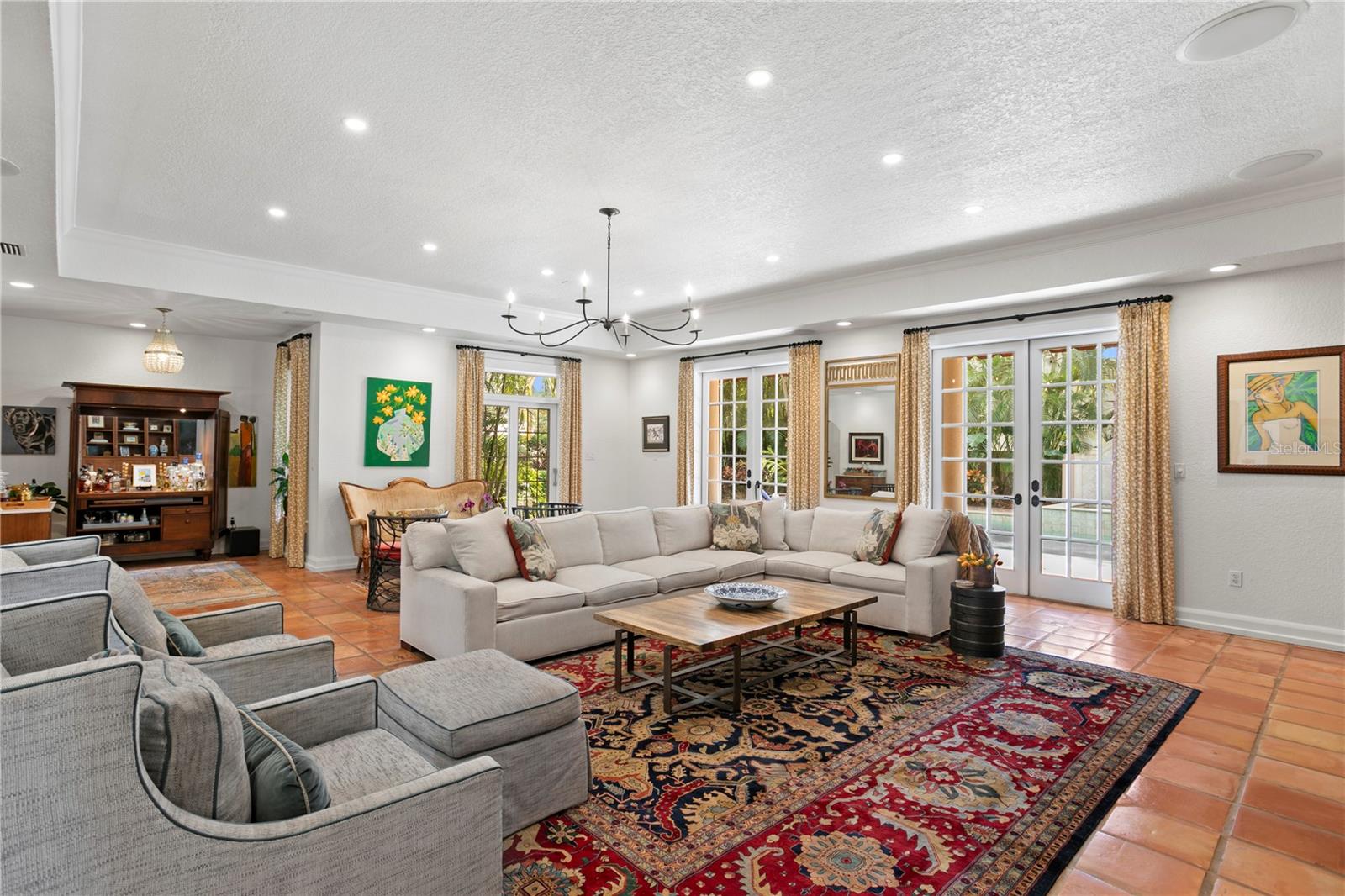 Listing photo id 17 for 136 Davis Boulevard