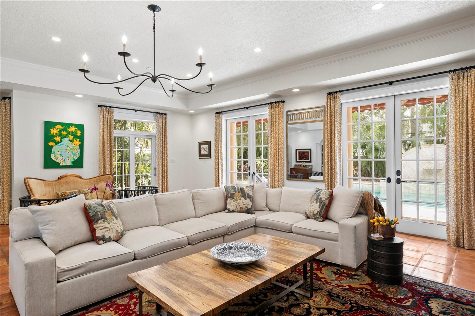 Listing photo id 18 for 136 Davis Boulevard