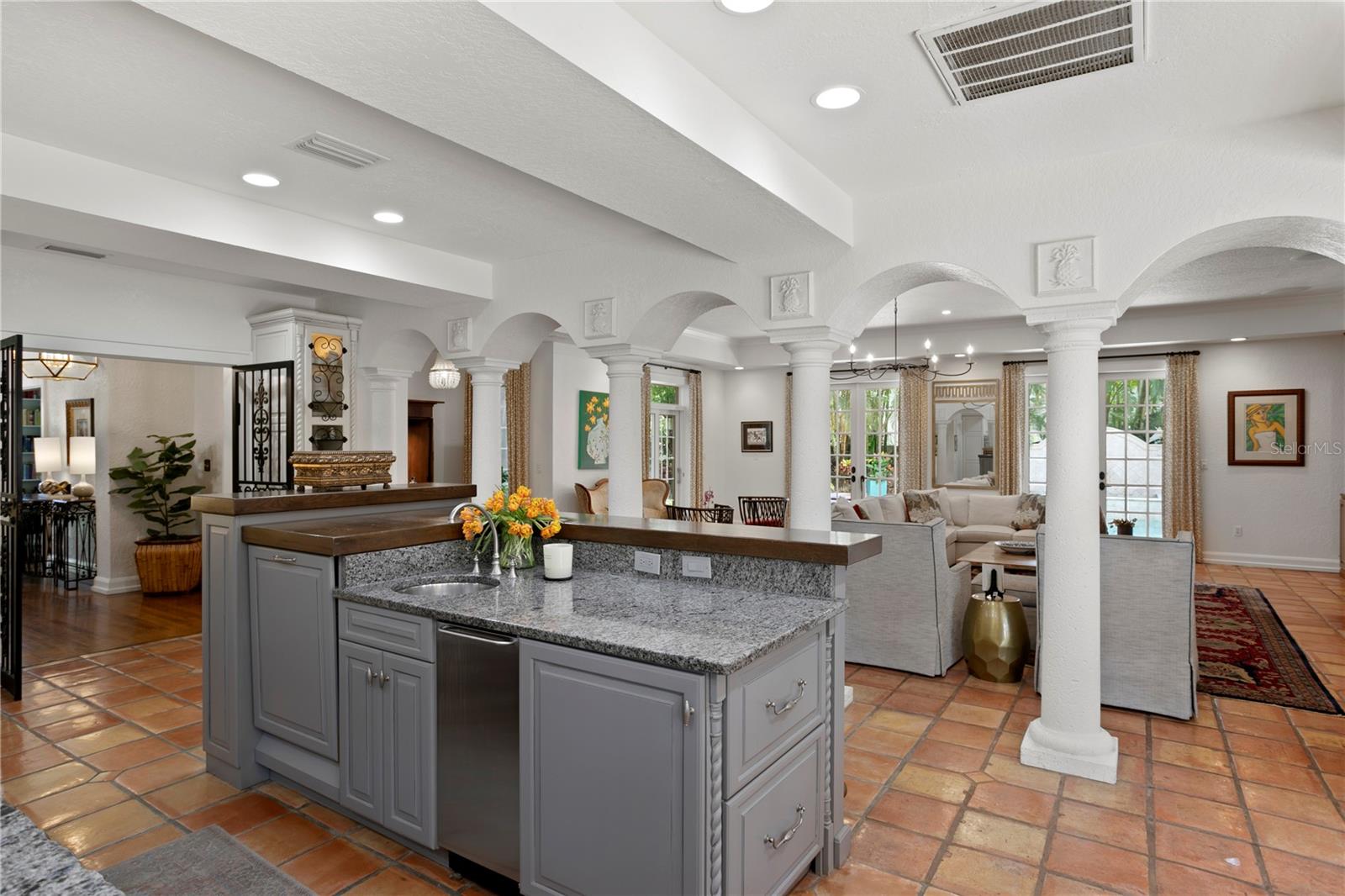 Listing photo id 25 for 136 Davis Boulevard