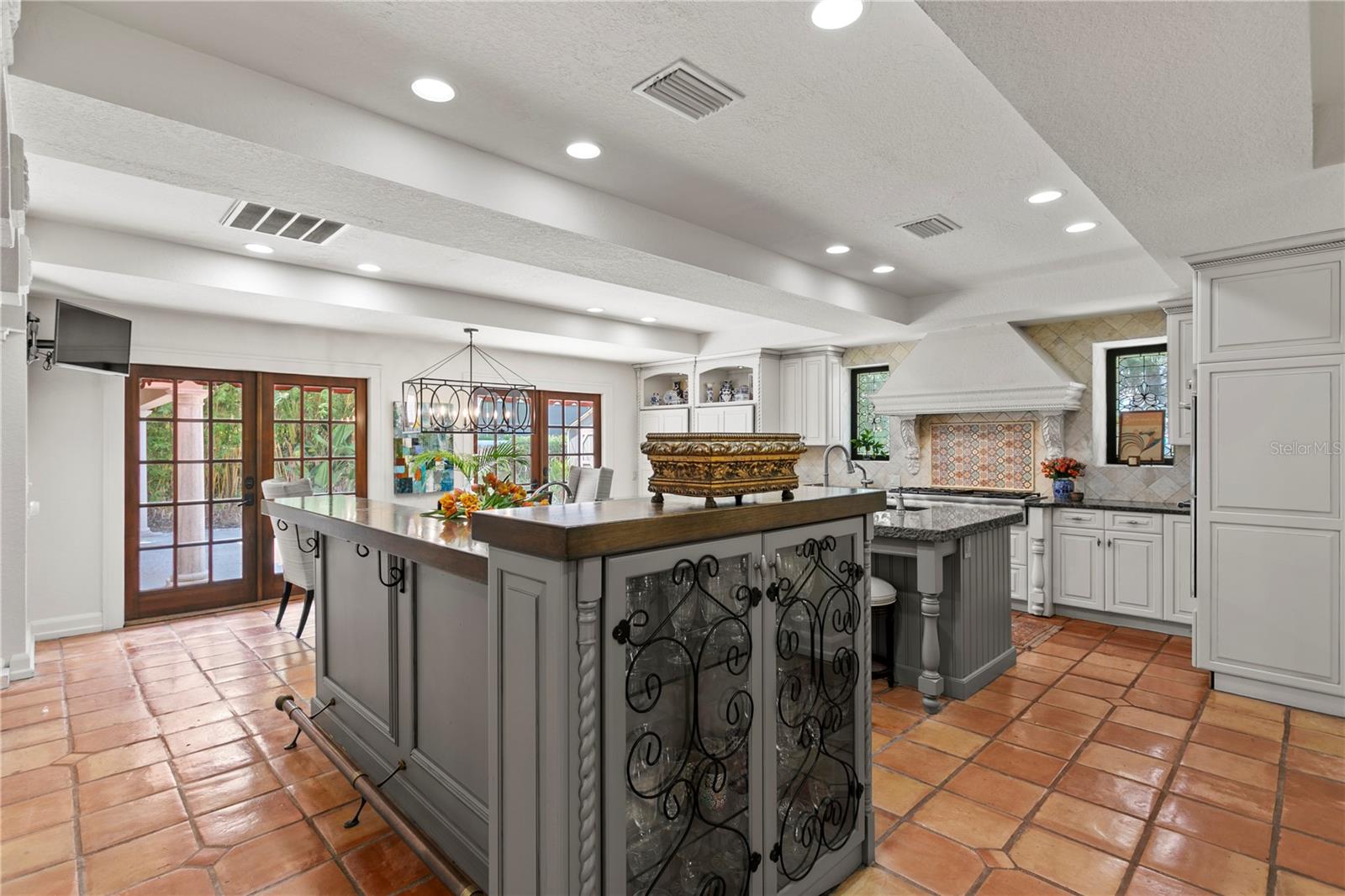 Listing photo id 29 for 136 Davis Boulevard