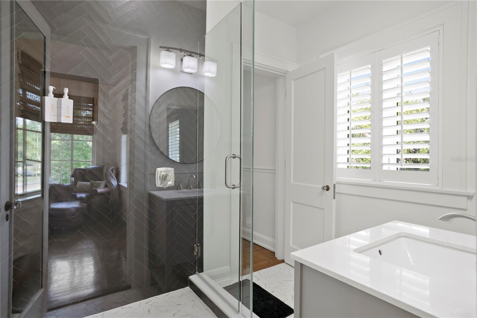 Listing photo id 47 for 136 Davis Boulevard