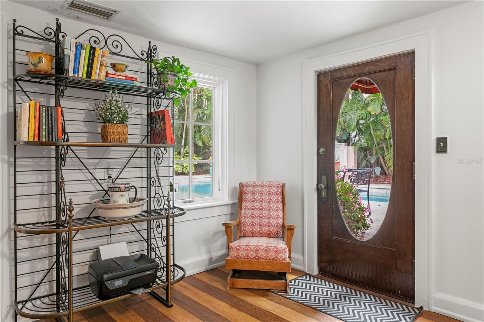 Listing photo id 52 for 136 Davis Boulevard