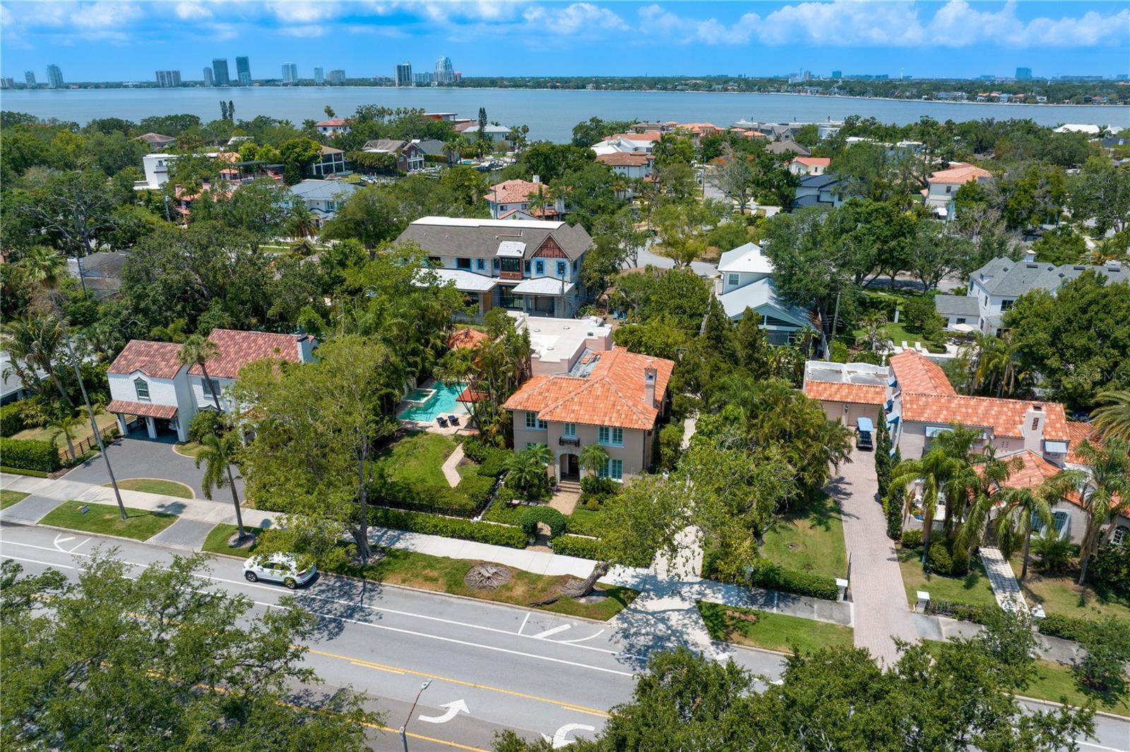 Listing photo id 4 for 136 Davis Boulevard
