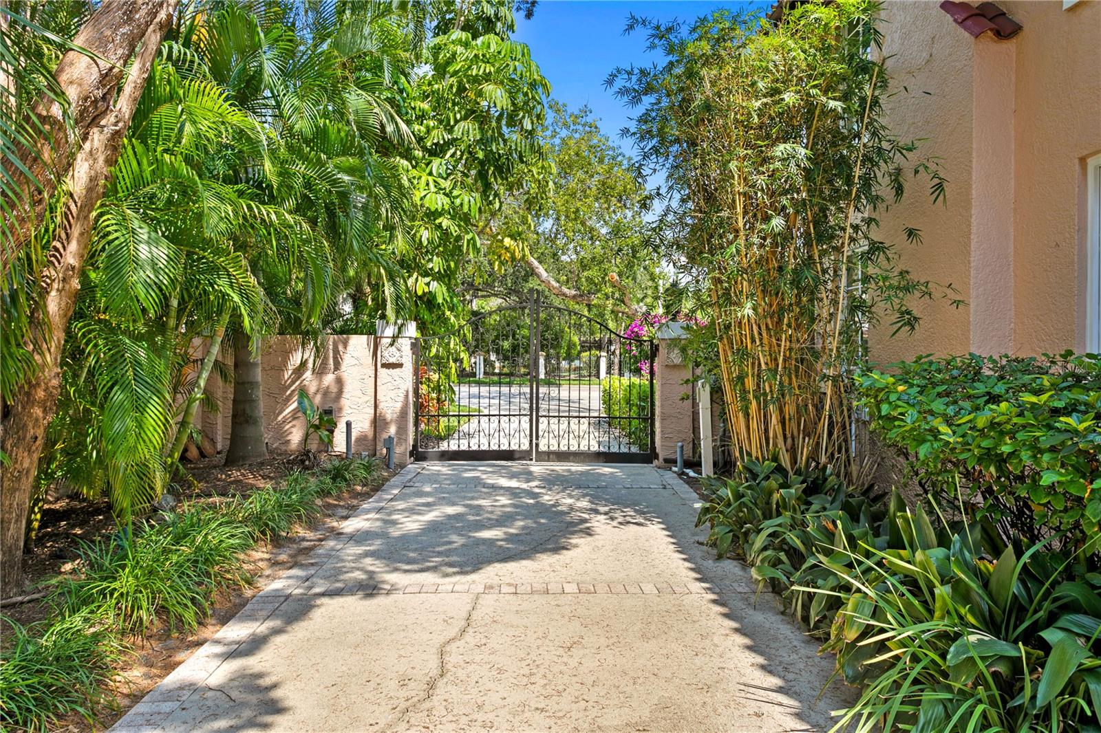 Listing photo id 67 for 136 Davis Boulevard