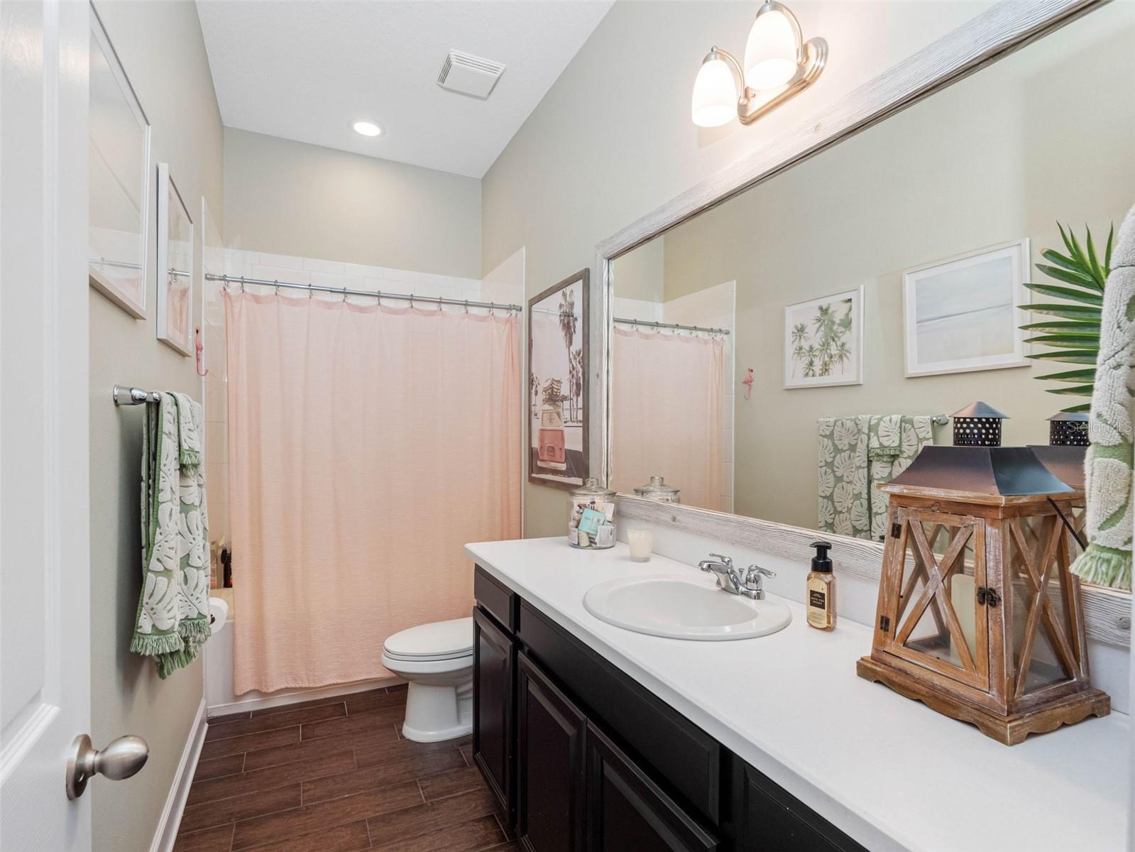 Listing photo id 6 for 1104 Isobel Reserve Lane