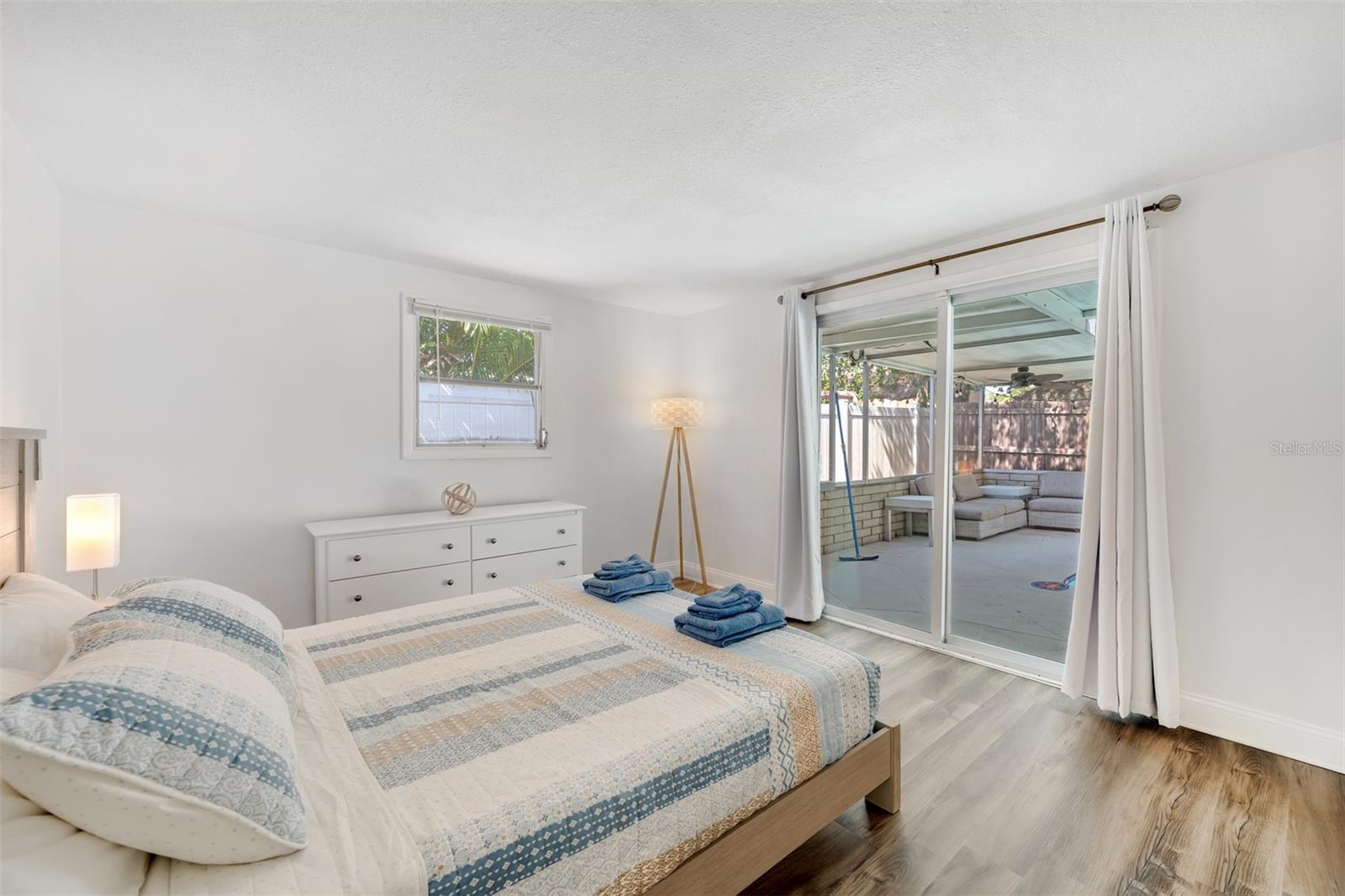 Image 21 of 30 For 11919 102nd Street