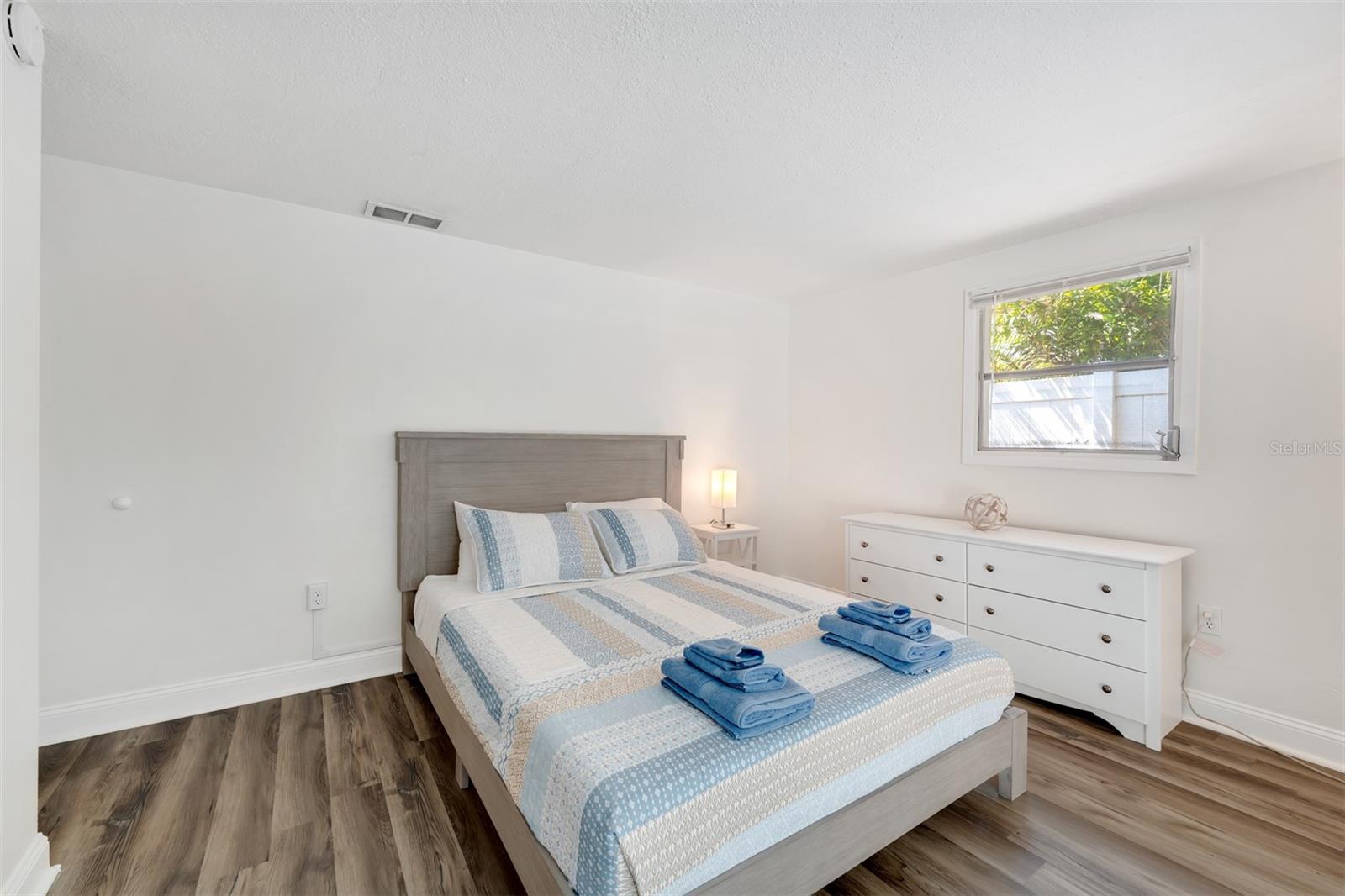 Image 22 of 30 For 11919 102nd Street