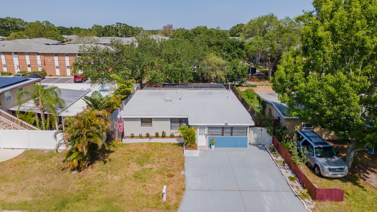 Image 3 of 30 For 11919 102nd Street