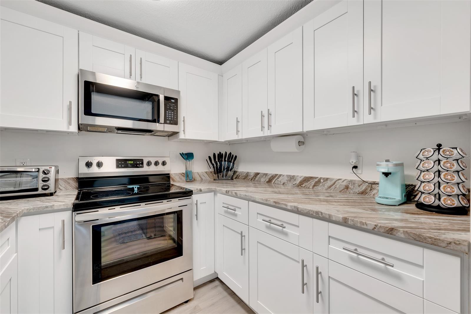 Image 6 of 30 For 11919 102nd Street