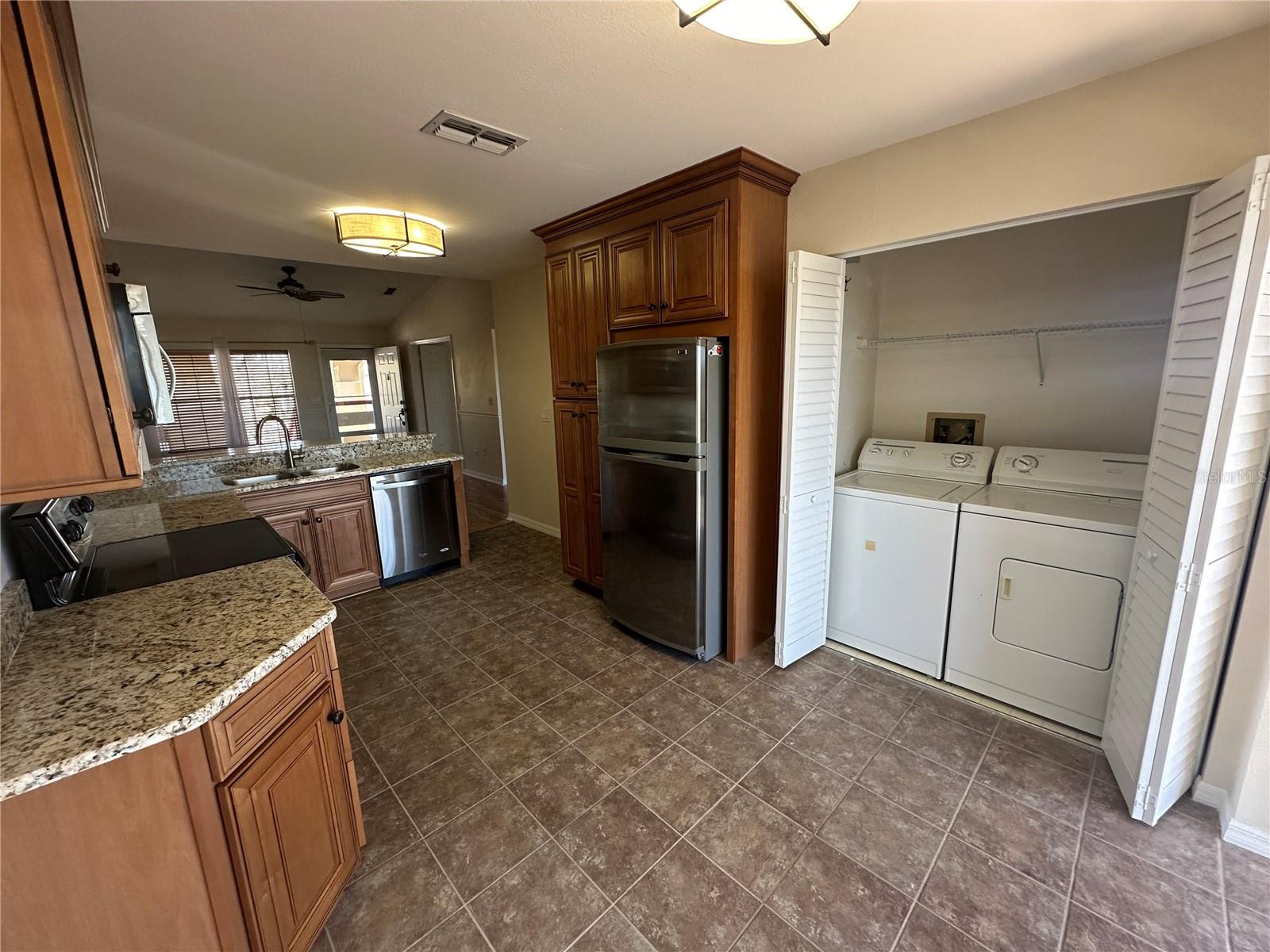 Image 14 of 19 For 4515 Whitton Way 131