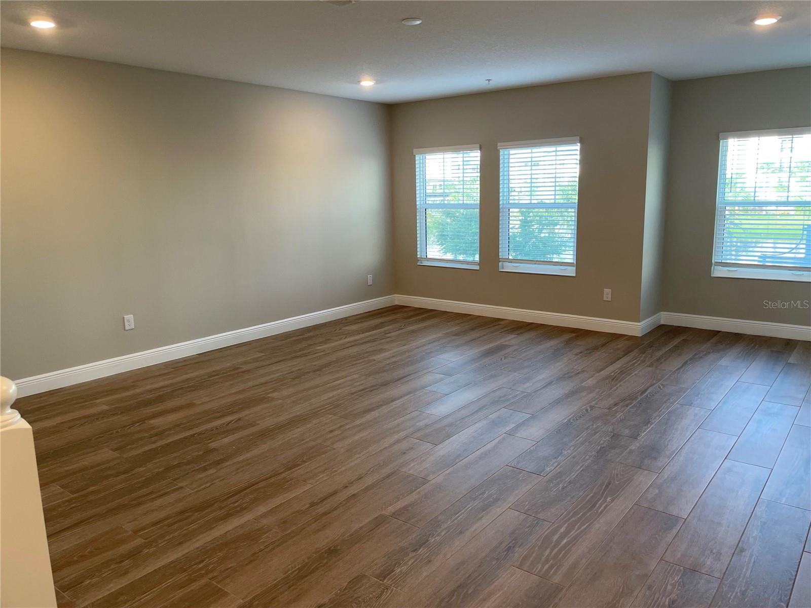 Image 7 of 24 For 5351 Bridge St Unit #51