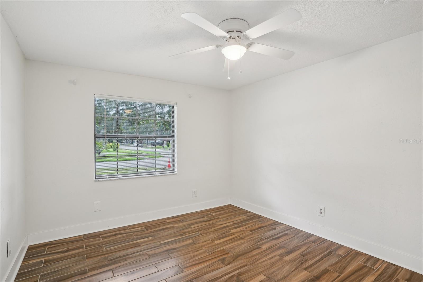 Image 18 of 23 For 520 Hamlet Drive