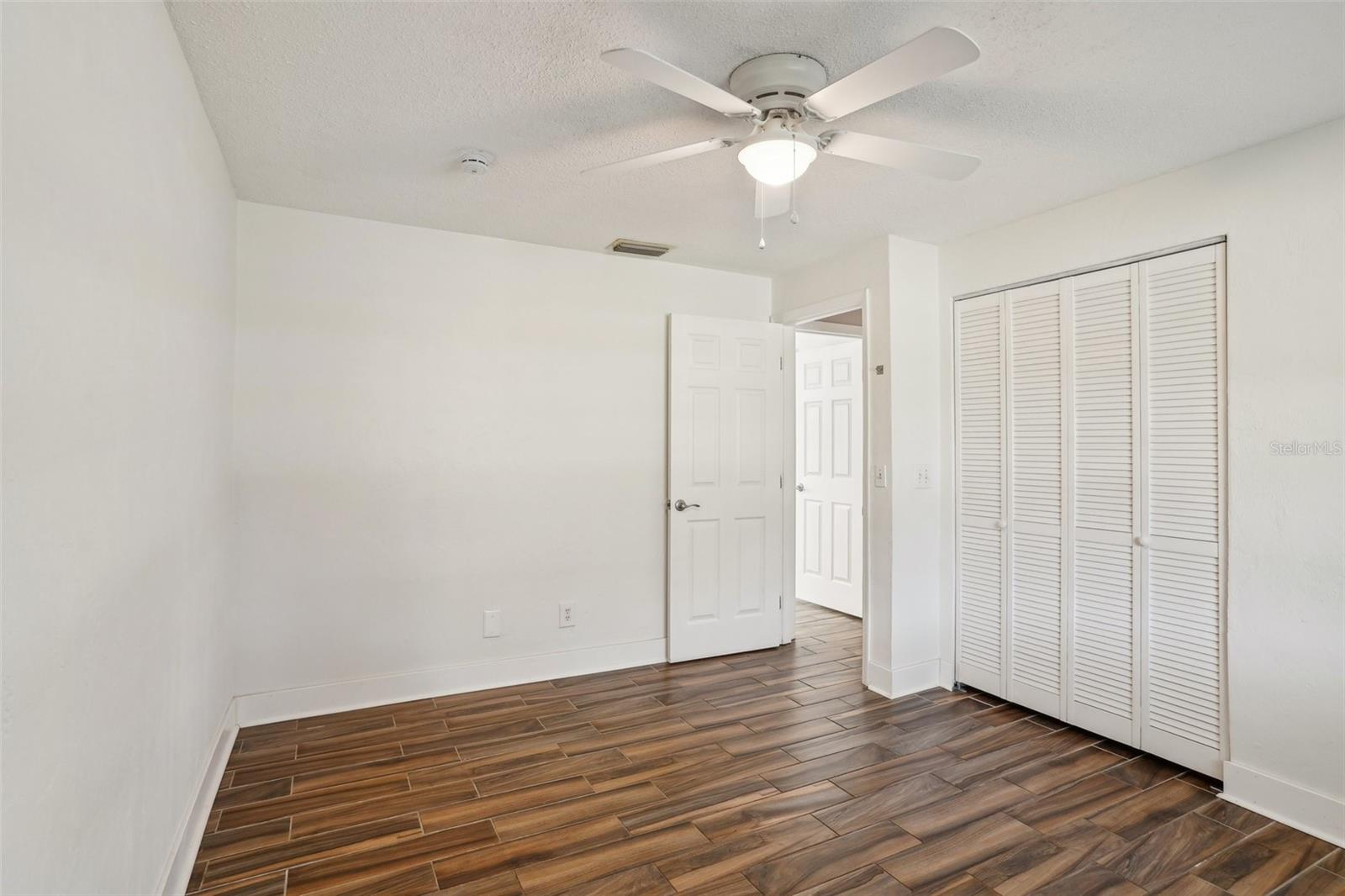 Image 19 of 23 For 520 Hamlet Drive
