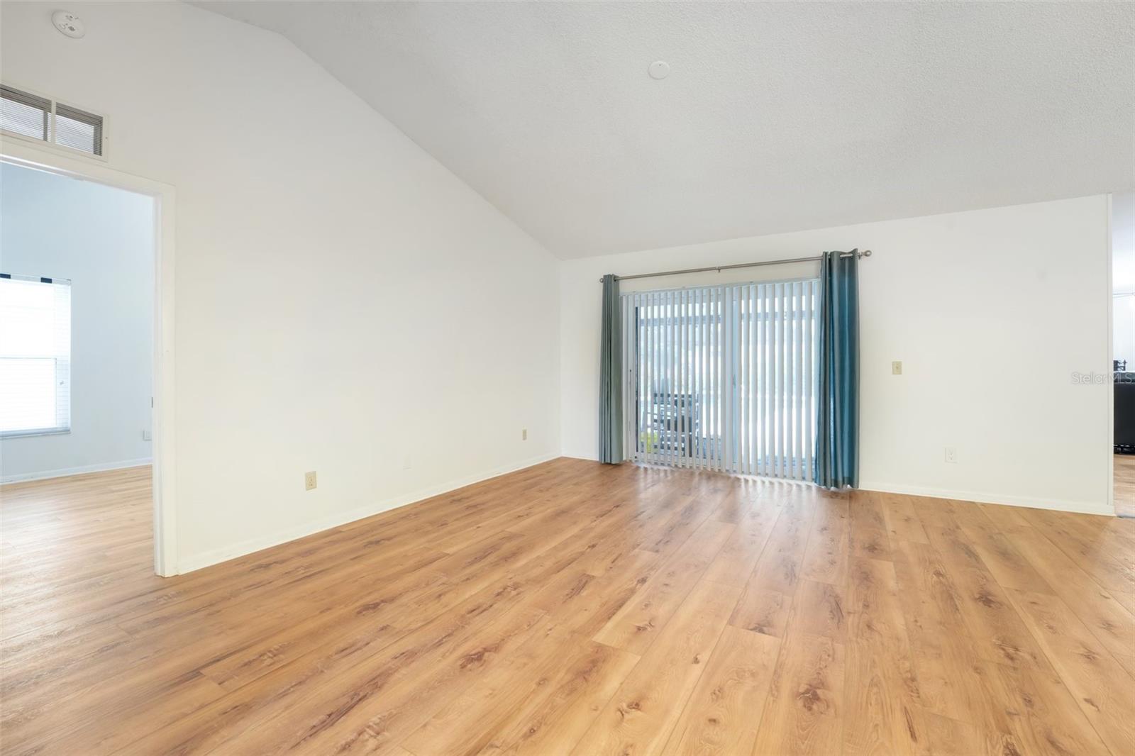 Image 4 of 43 For 1624 Shady Leaf Drive