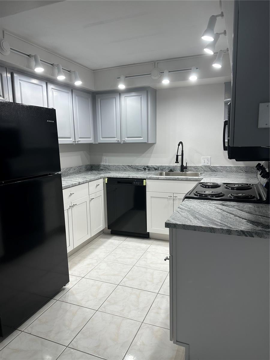Details for 4545 Overlook Drive Ne B, ST PETERSBURG, FL 33703