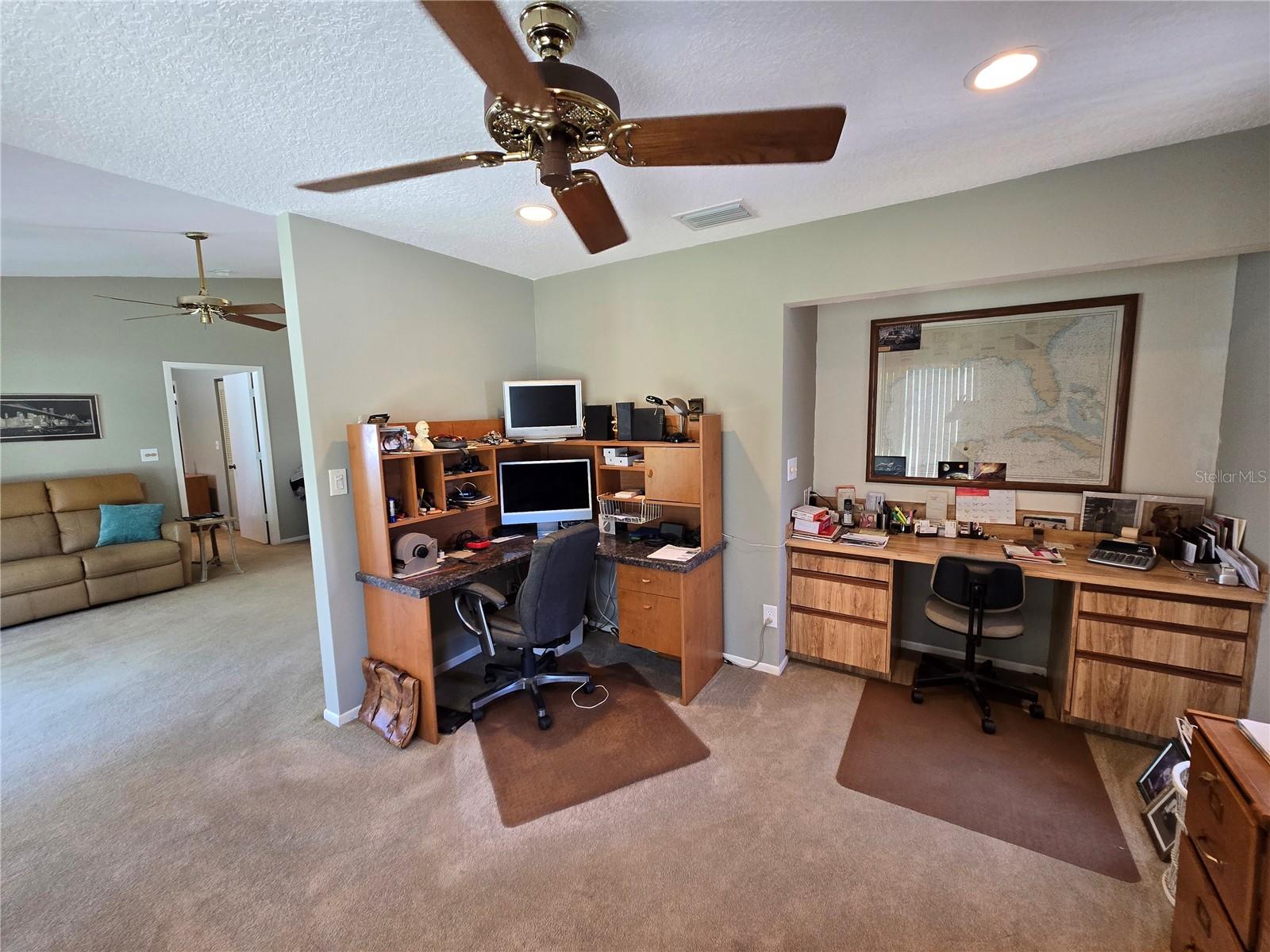 Image 14 of 23 For 827 Creekside Lane