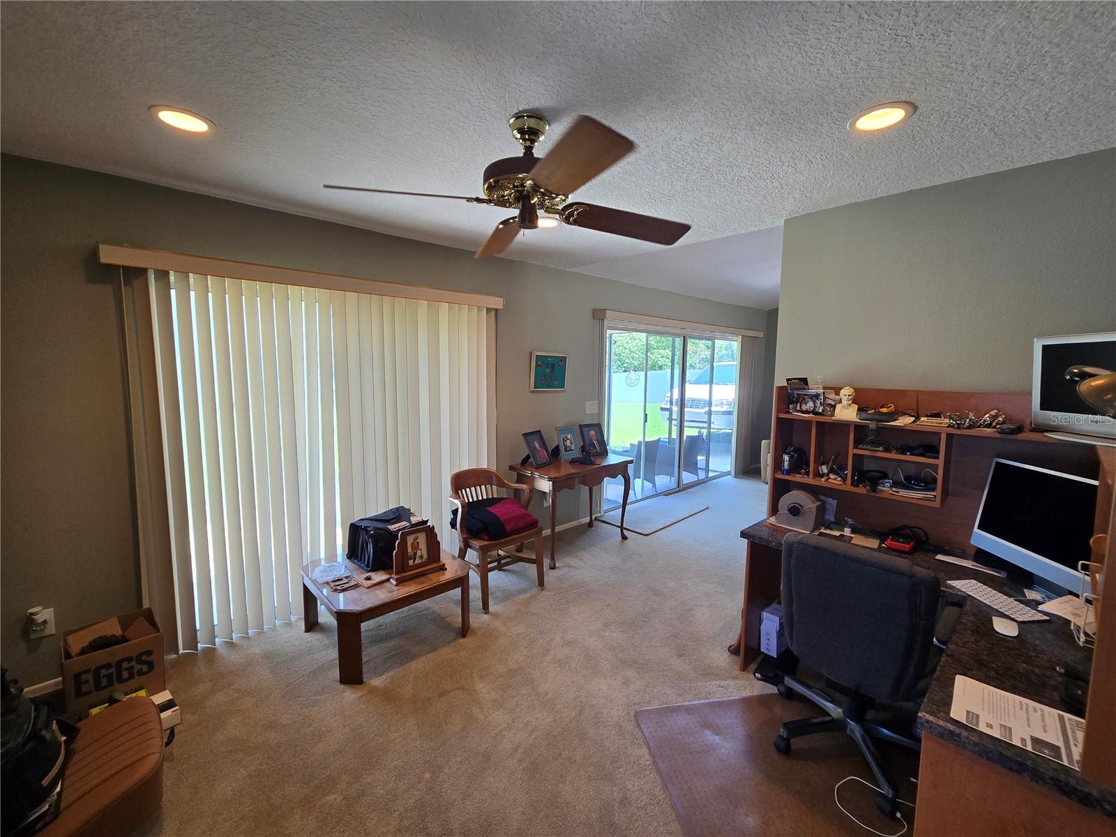 Image 15 of 23 For 827 Creekside Lane
