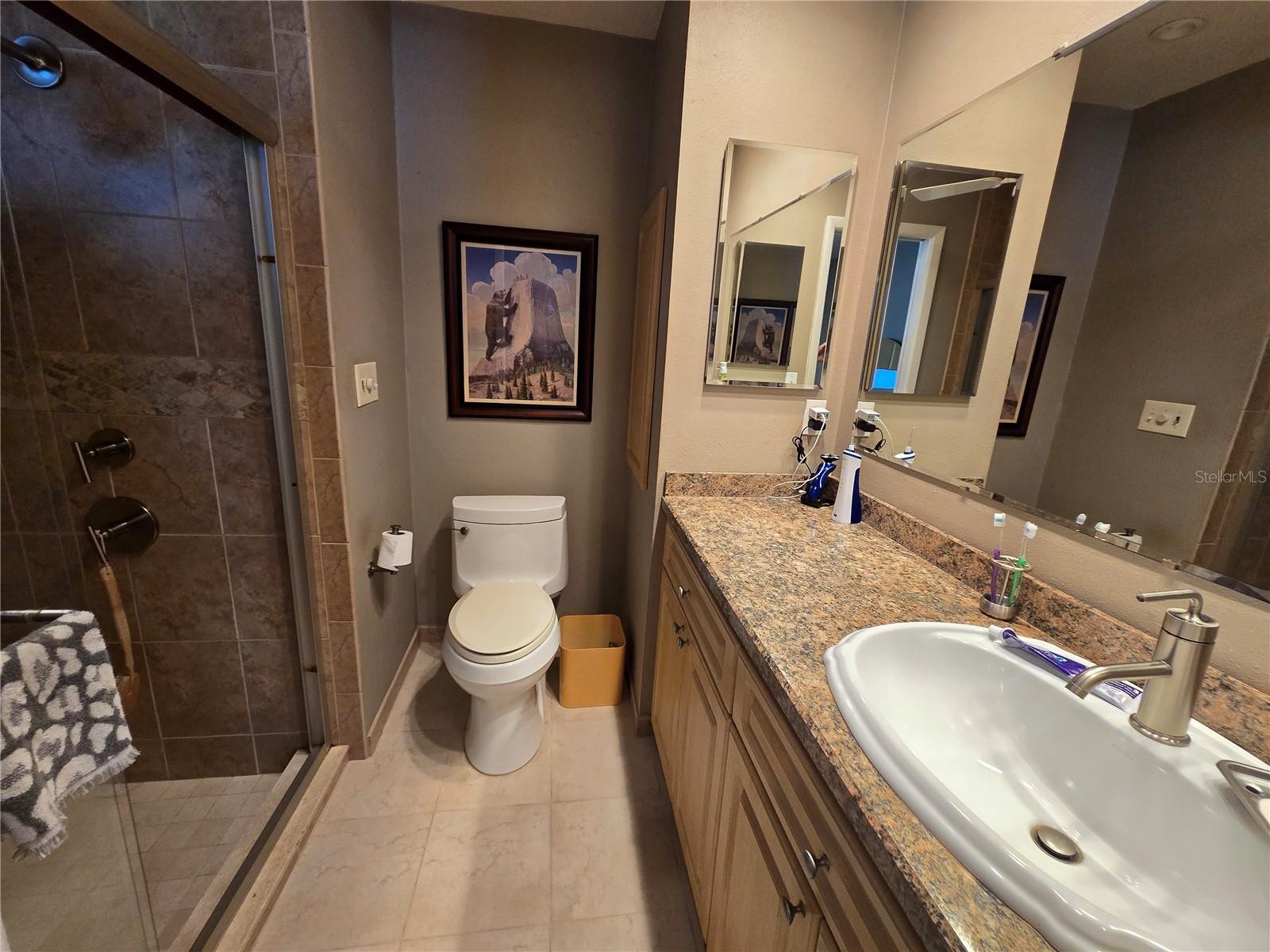 Image 18 of 23 For 827 Creekside Lane