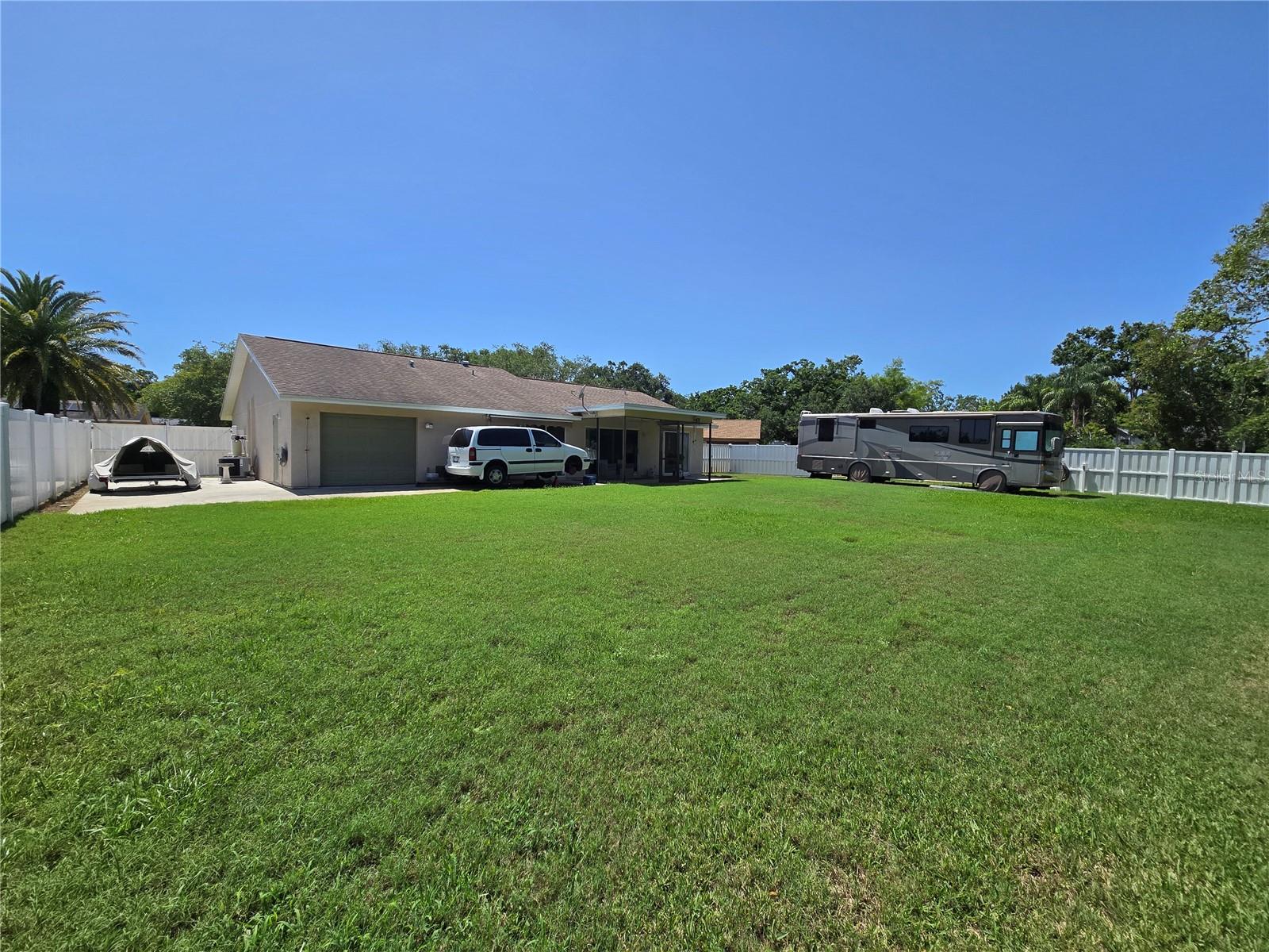 Image 20 of 23 For 827 Creekside Lane