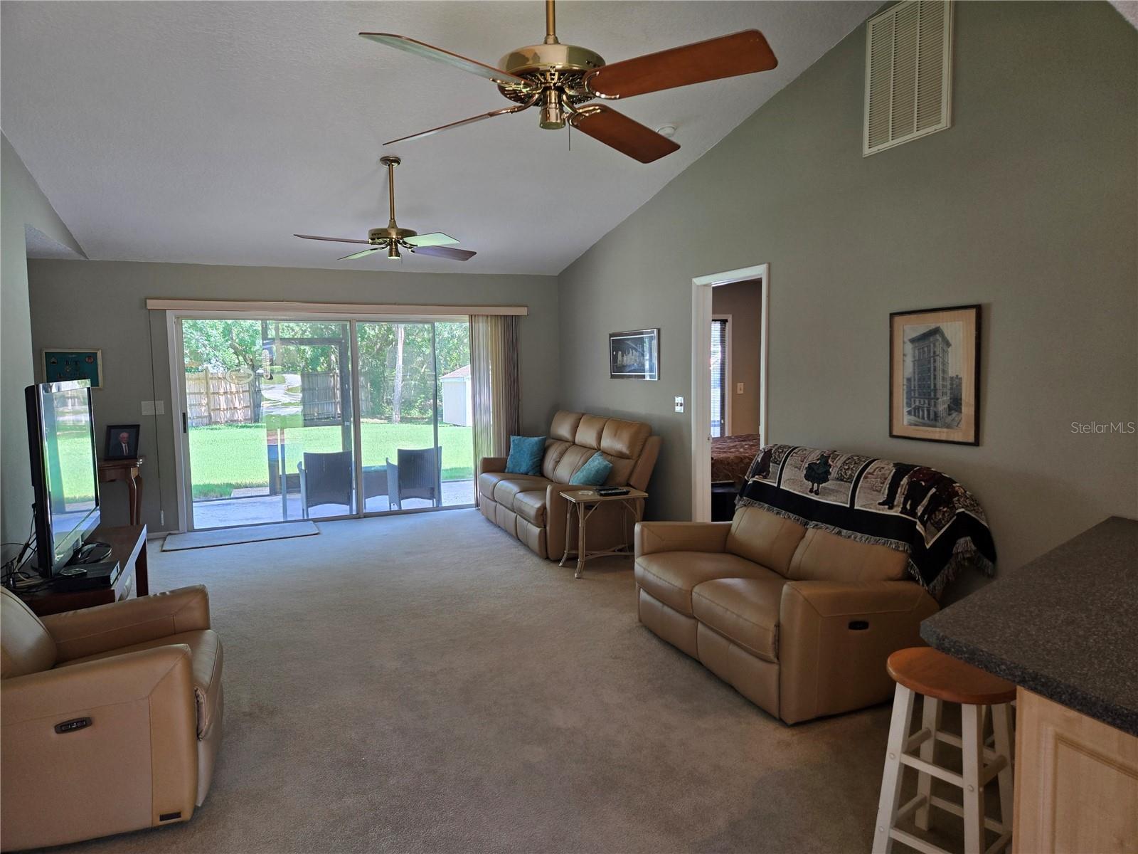 Image 4 of 23 For 827 Creekside Lane
