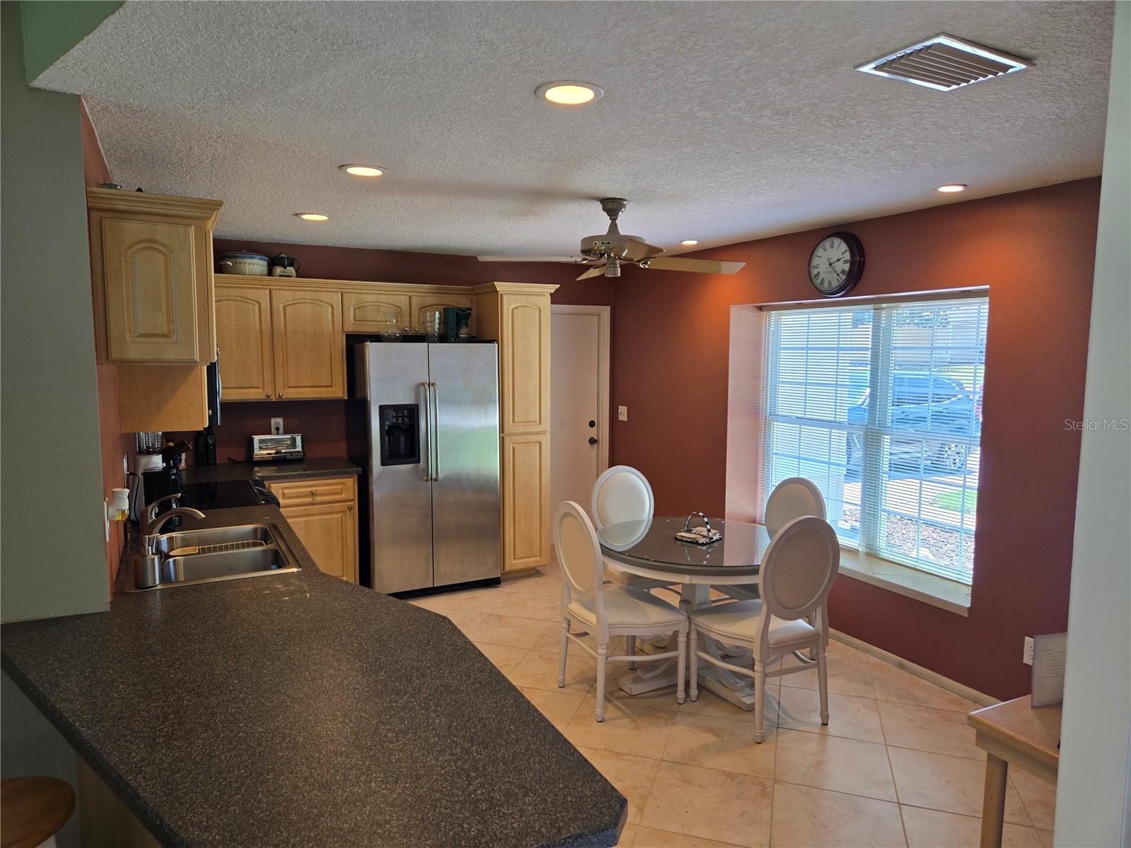 Image 5 of 23 For 827 Creekside Lane