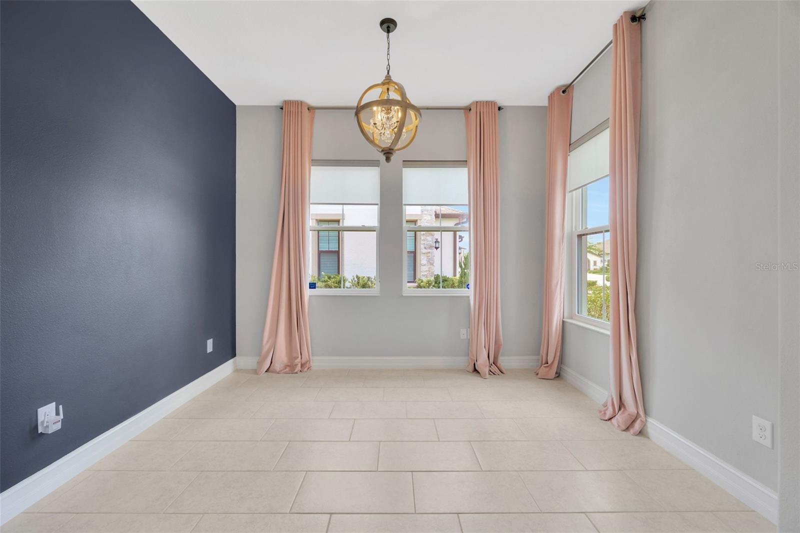 Listing photo id 13 for 4551 Barletta Court